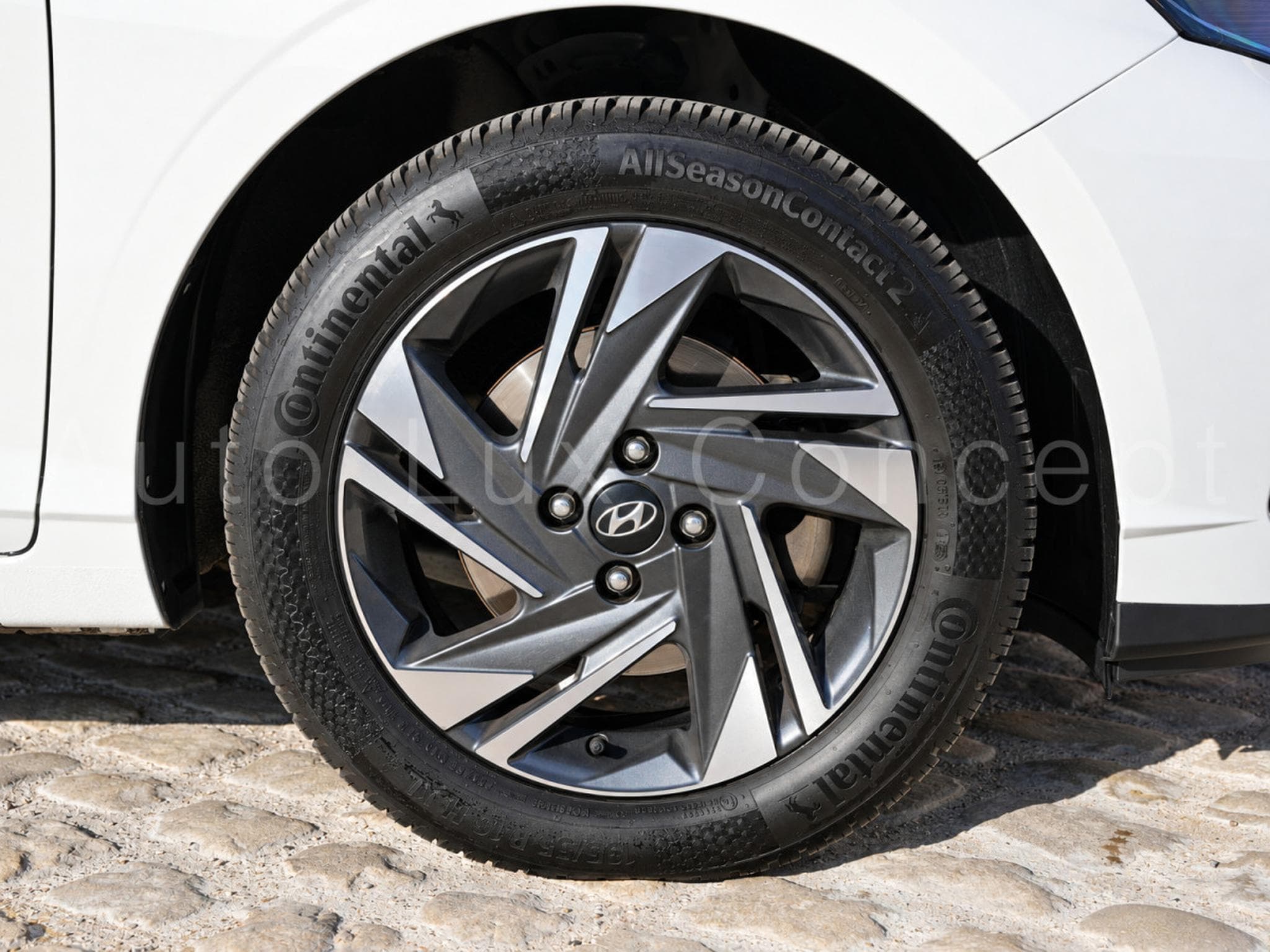 Hyundai i20 1.0 T-GDi 100 48V Hybrid TECHNO 6iMT (2021) - Photo 13
