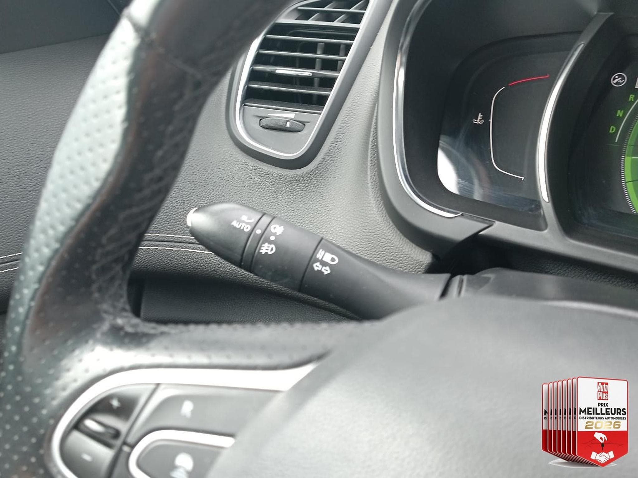 Renault Scenic 1.6 DCI 160 INITIALE PARIS EDC (2017) - Foto 17