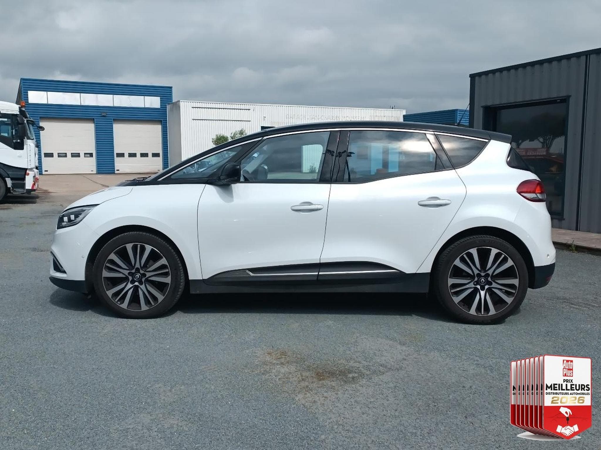 Renault Scenic 1.6 DCI 160 INITIALE PARIS EDC (2017) - Foto 33