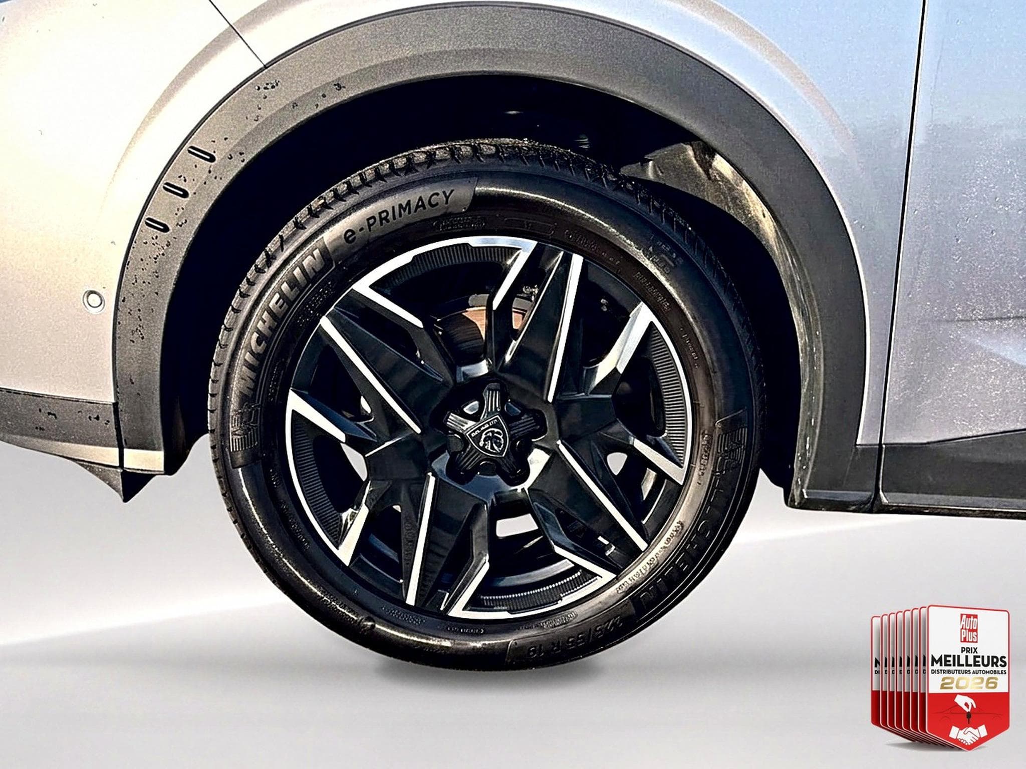 Peugeot 3008 1.2 HYBRID 145 GT E-DCS6 (2025) - Photo 9