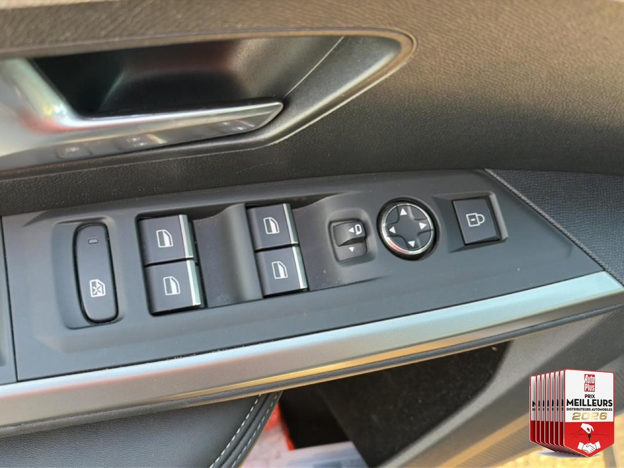 Peugeot 3008 1.2 HYBRID 145 GT E-DCS6 (2025) - Photo 13