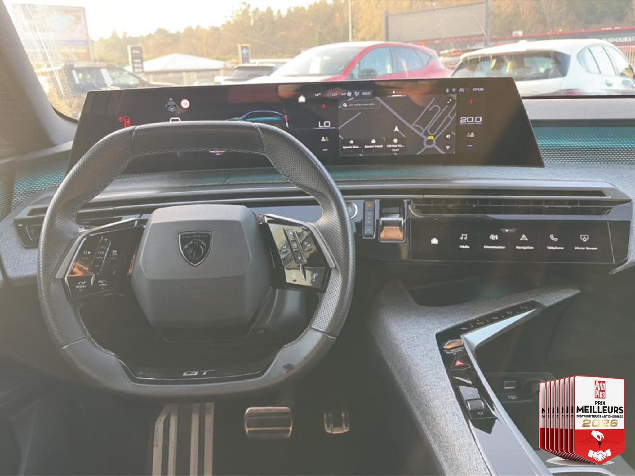 Peugeot 3008 1.2 HYBRID 145 GT E-DCS6 (2025) - Photo 19