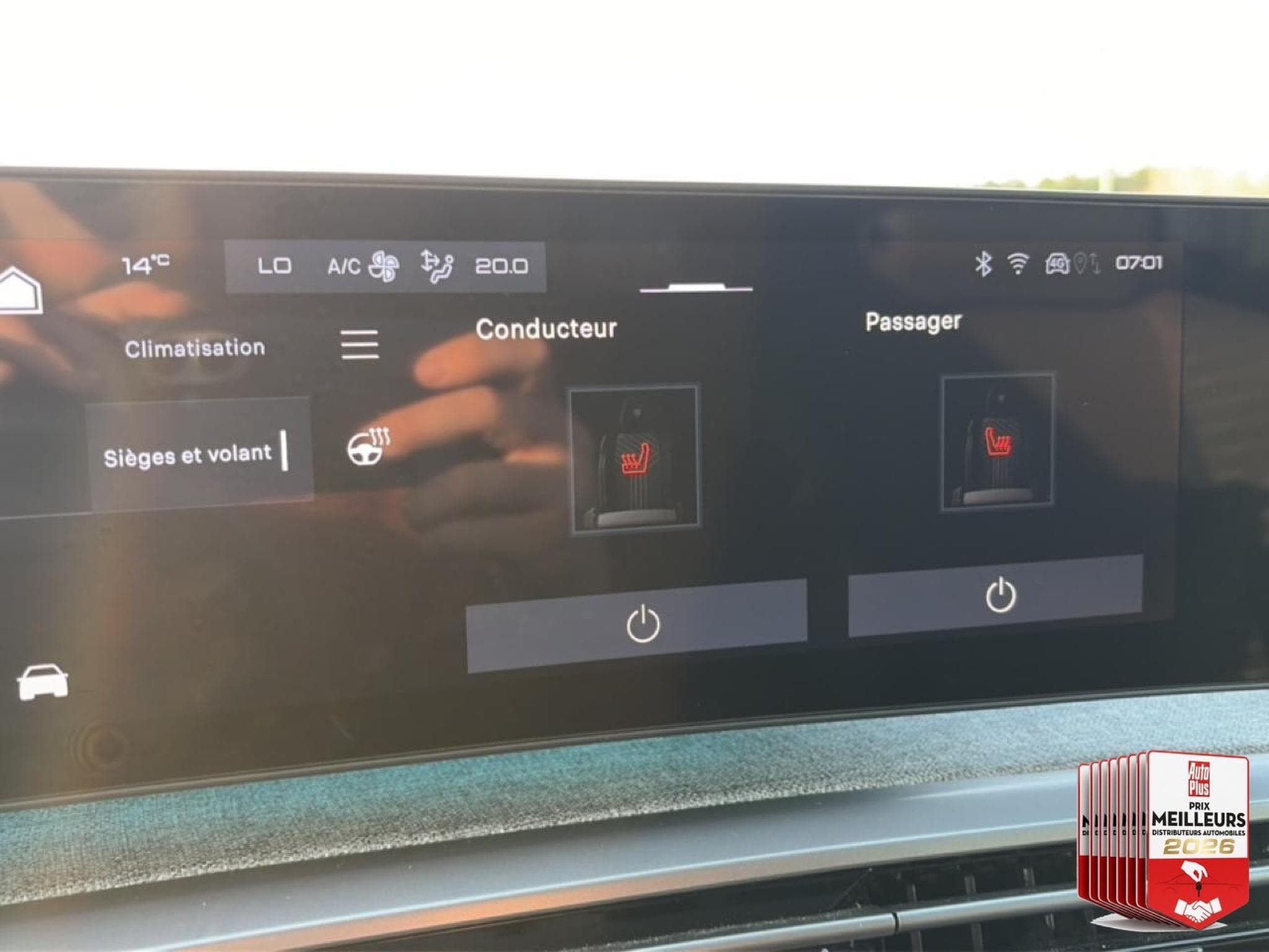 Peugeot 3008 1.2 HYBRID 145 GT E-DCS6 (2025) - Photo 25