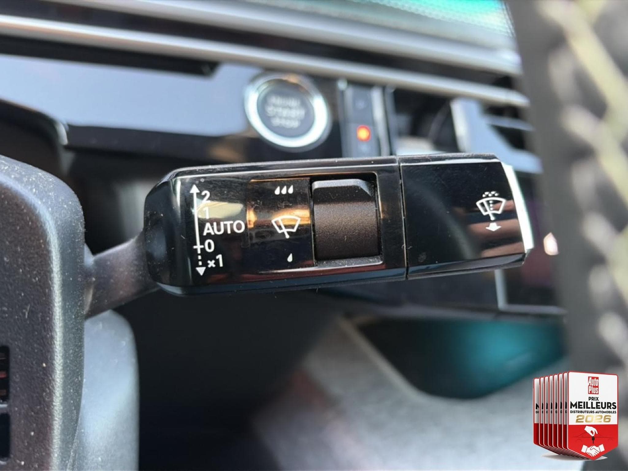 Peugeot 3008 1.2 HYBRID 145 GT E-DCS6 (2025) - Photo 27