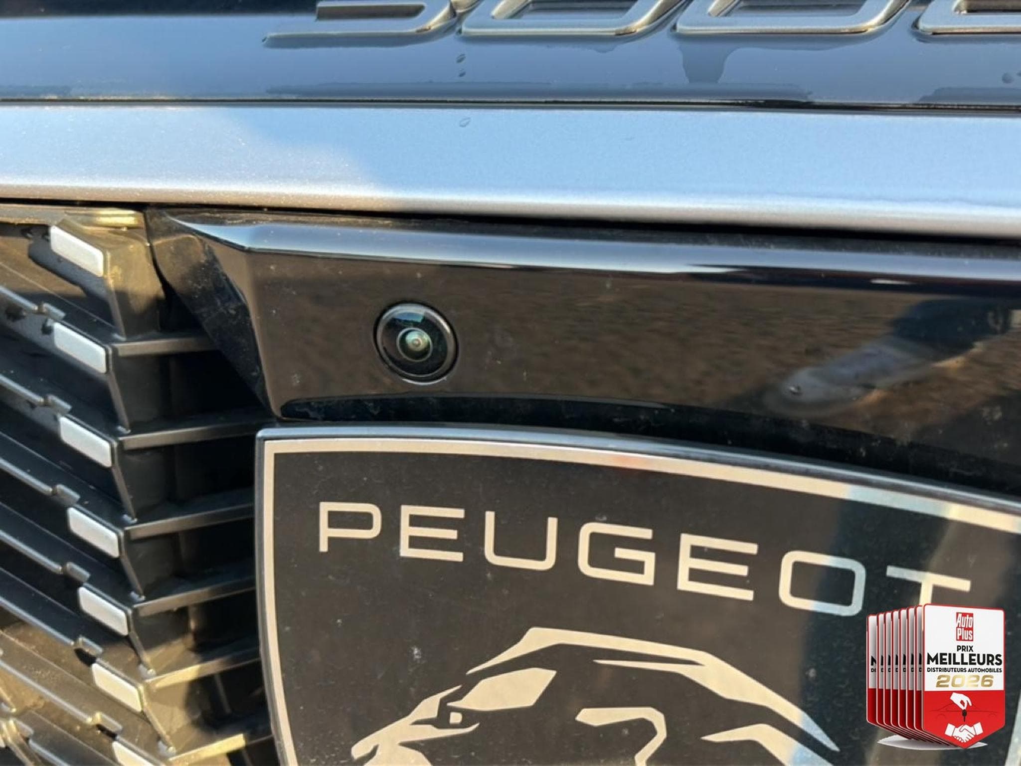 Peugeot 3008 1.2 HYBRID 145 GT E-DCS6 (2025) - Photo 33