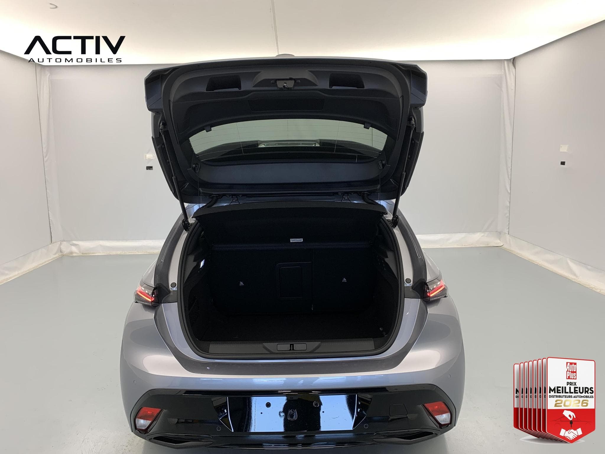 Peugeot 308 Hybrid 145 e-DCS6 GT (2026) - Foto 12