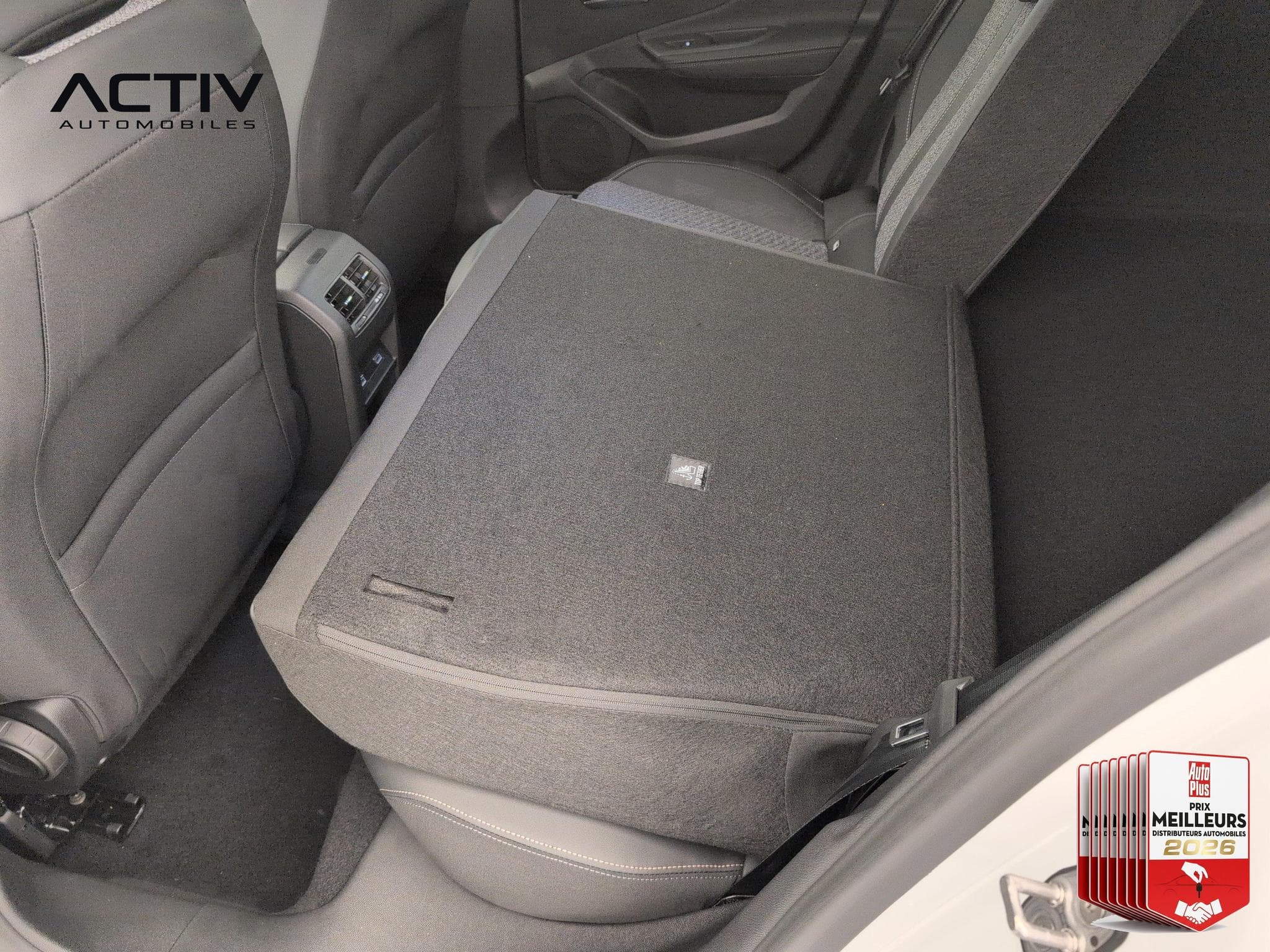 Peugeot 308 HYBRID 145 E-DCS6 ALLURE (2026) - Photo 11
