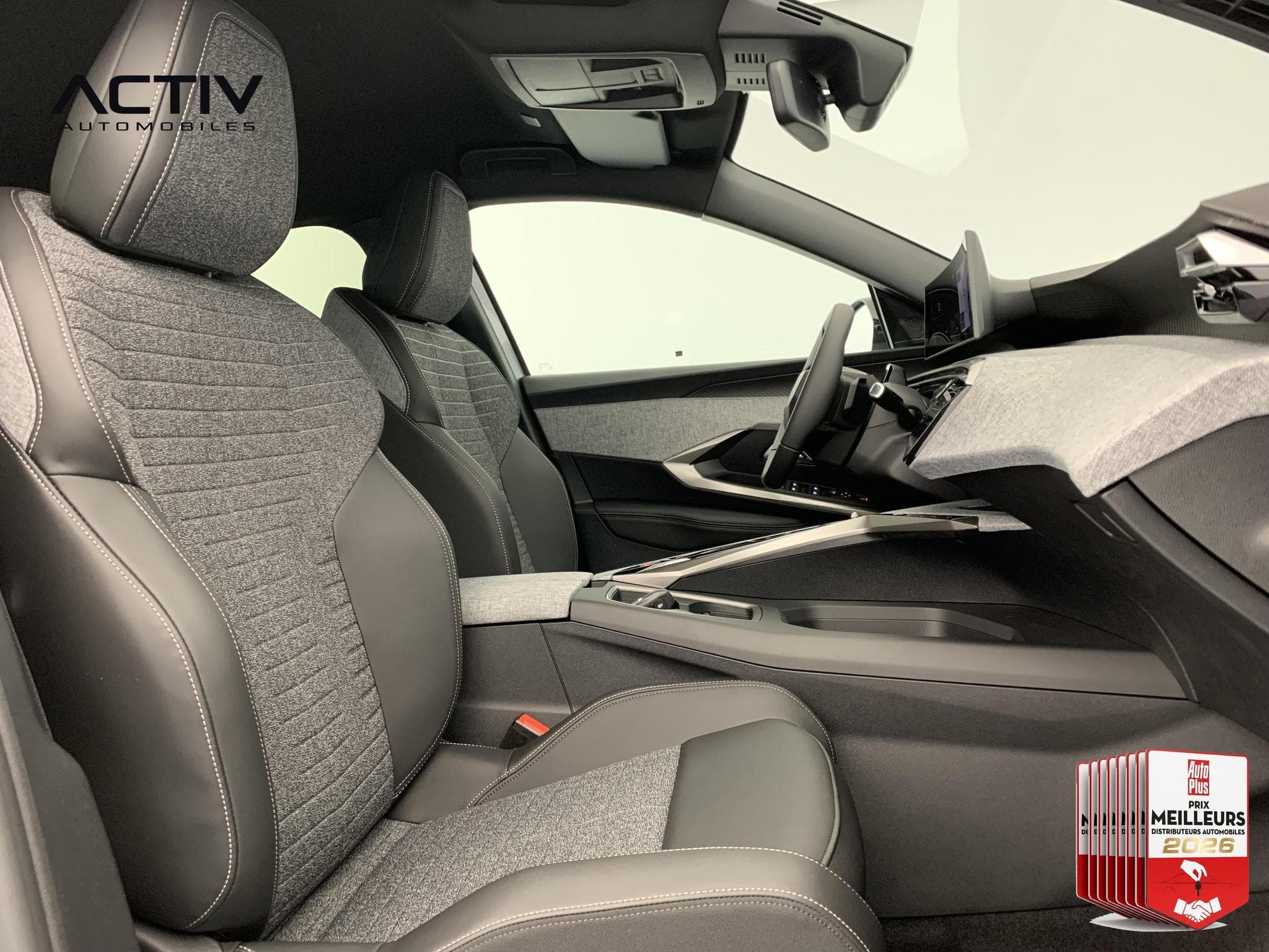 Peugeot 5008 Hybrid 145 e-DCS6 Allure (2026) - Photo 9