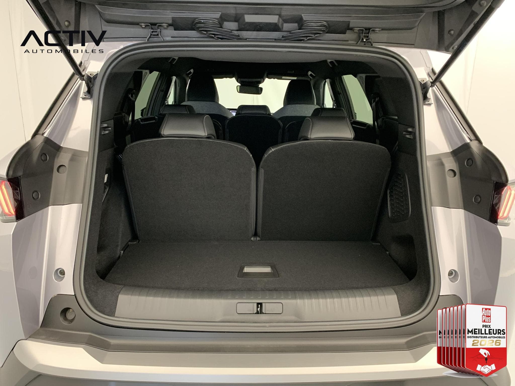 Peugeot 5008 Hybrid 145 e-DCS6 Allure (2026) - Photo 11