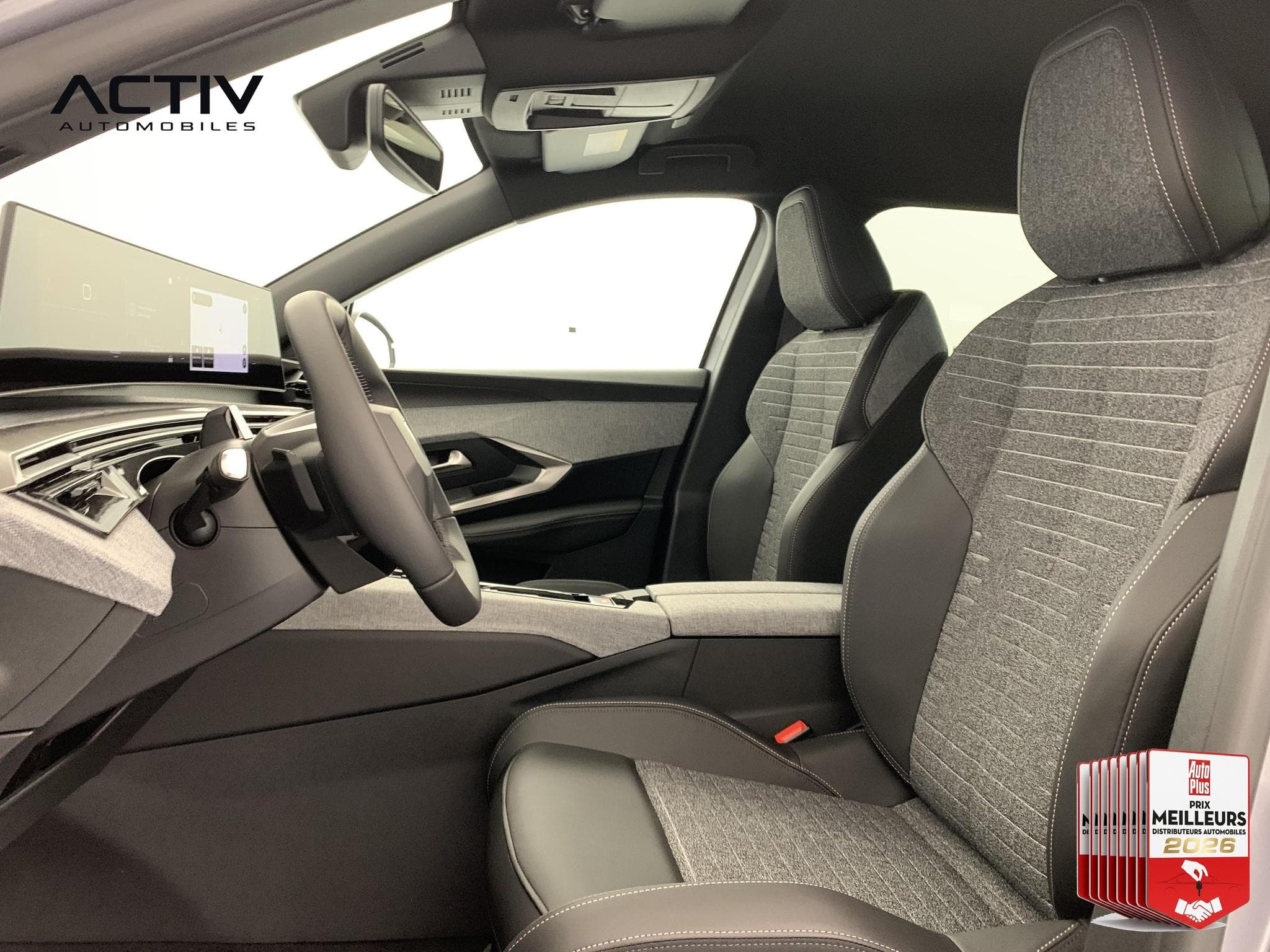 Peugeot 5008 Hybrid 145 e-DCS6 Allure (2026) - Photo 21