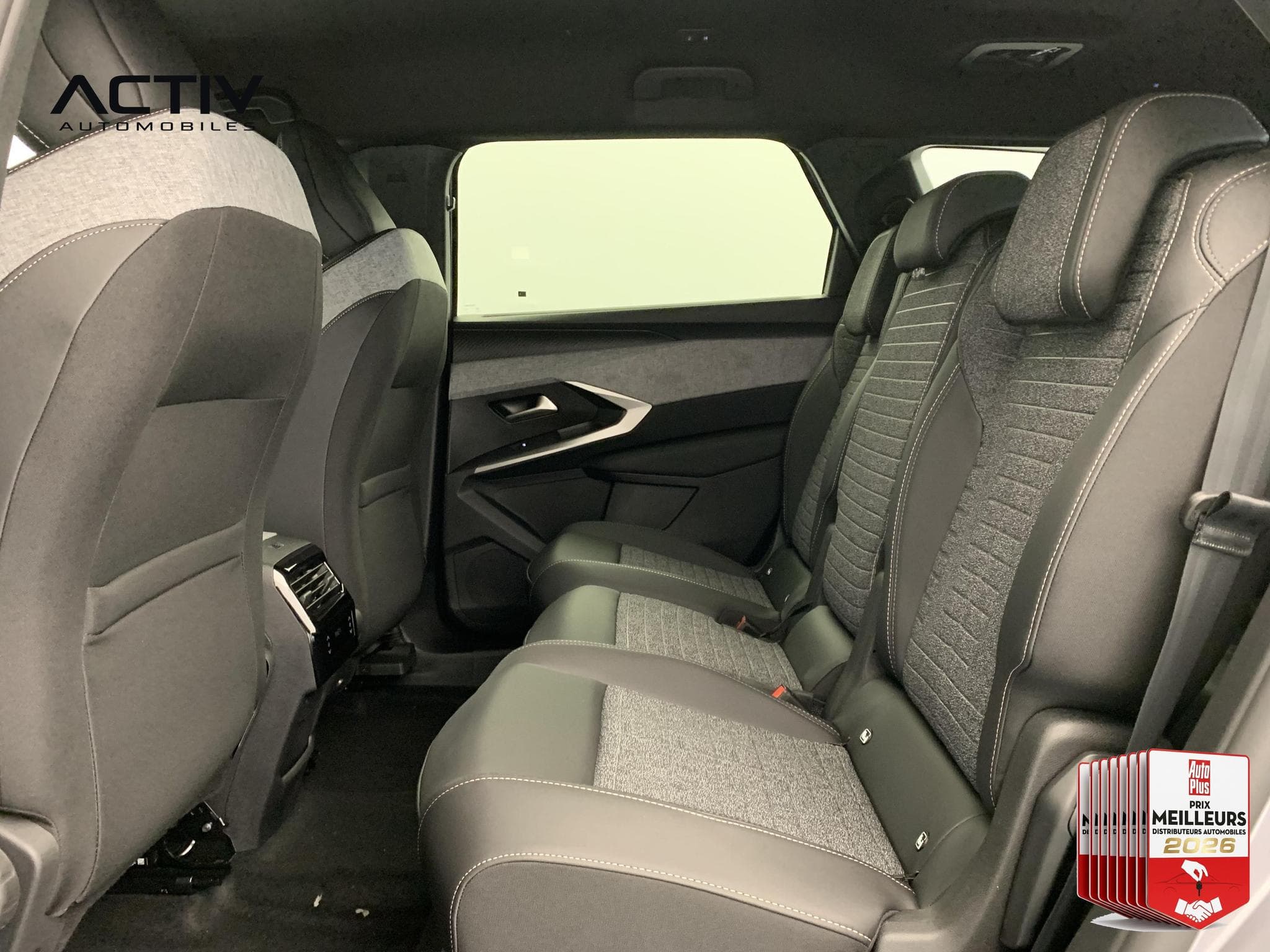 Peugeot 5008 Hybrid 145 e-DCS6 Allure (2026) - Photo 22