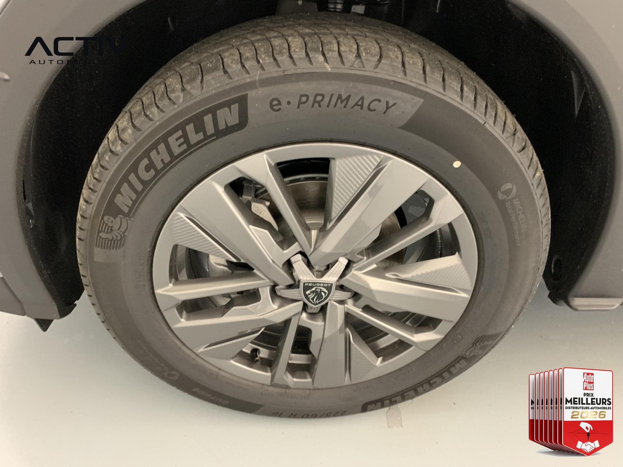 Peugeot 5008 Hybrid 145 e-DCS6 Allure (2026) - Photo 23