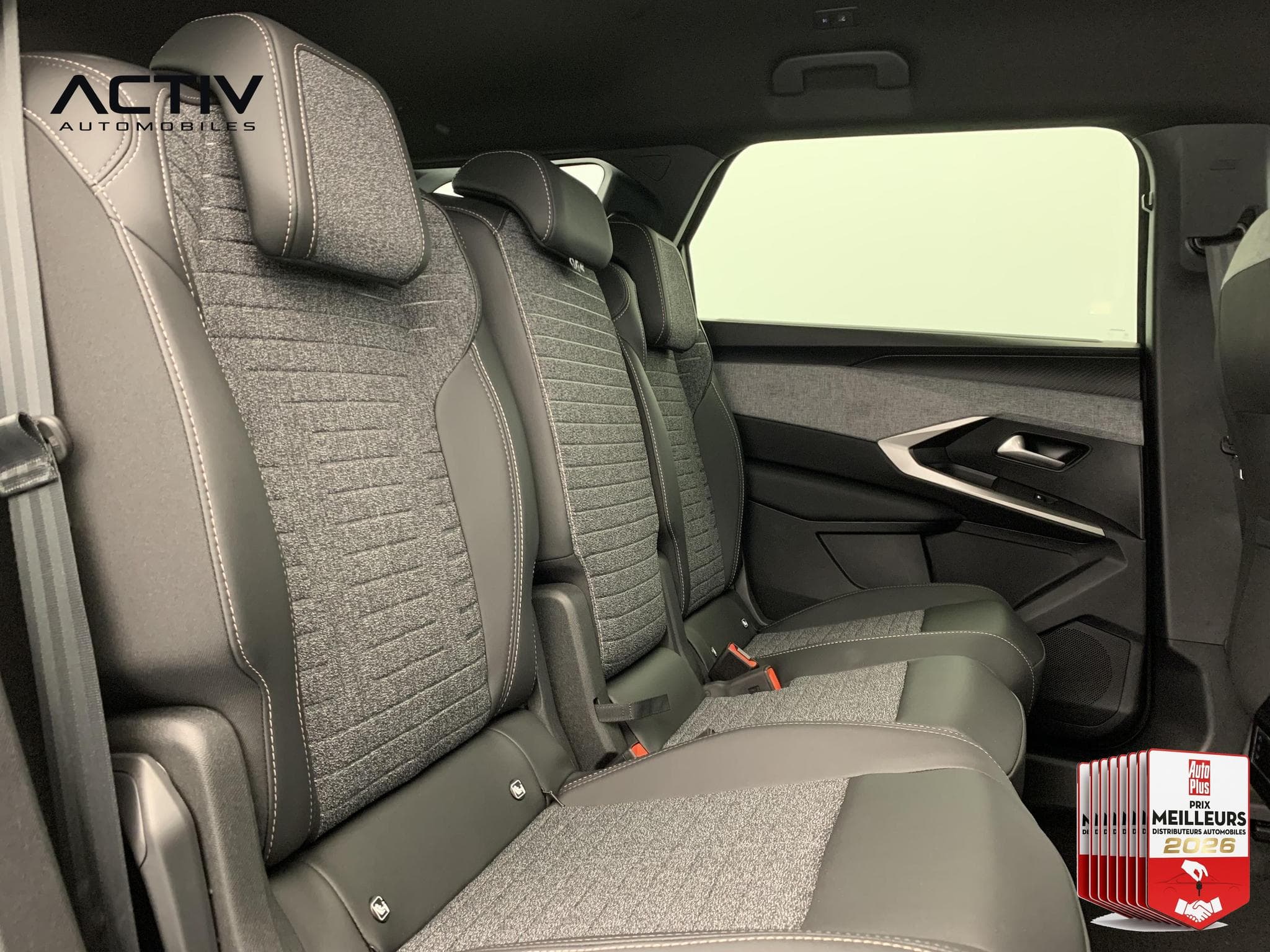 Peugeot 5008 Hybrid 145 e-DCS6 Allure (2026) - Photo 10