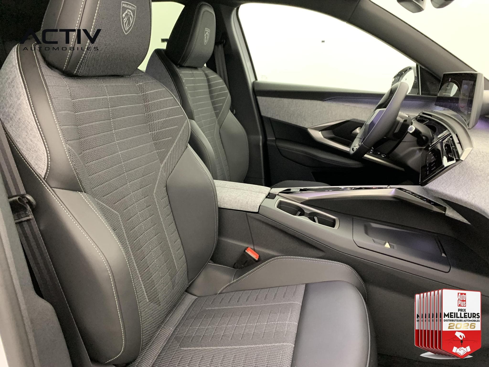 Peugeot 3008 Hybrid 145 e-DCS6 GT (2025) - Photo 9