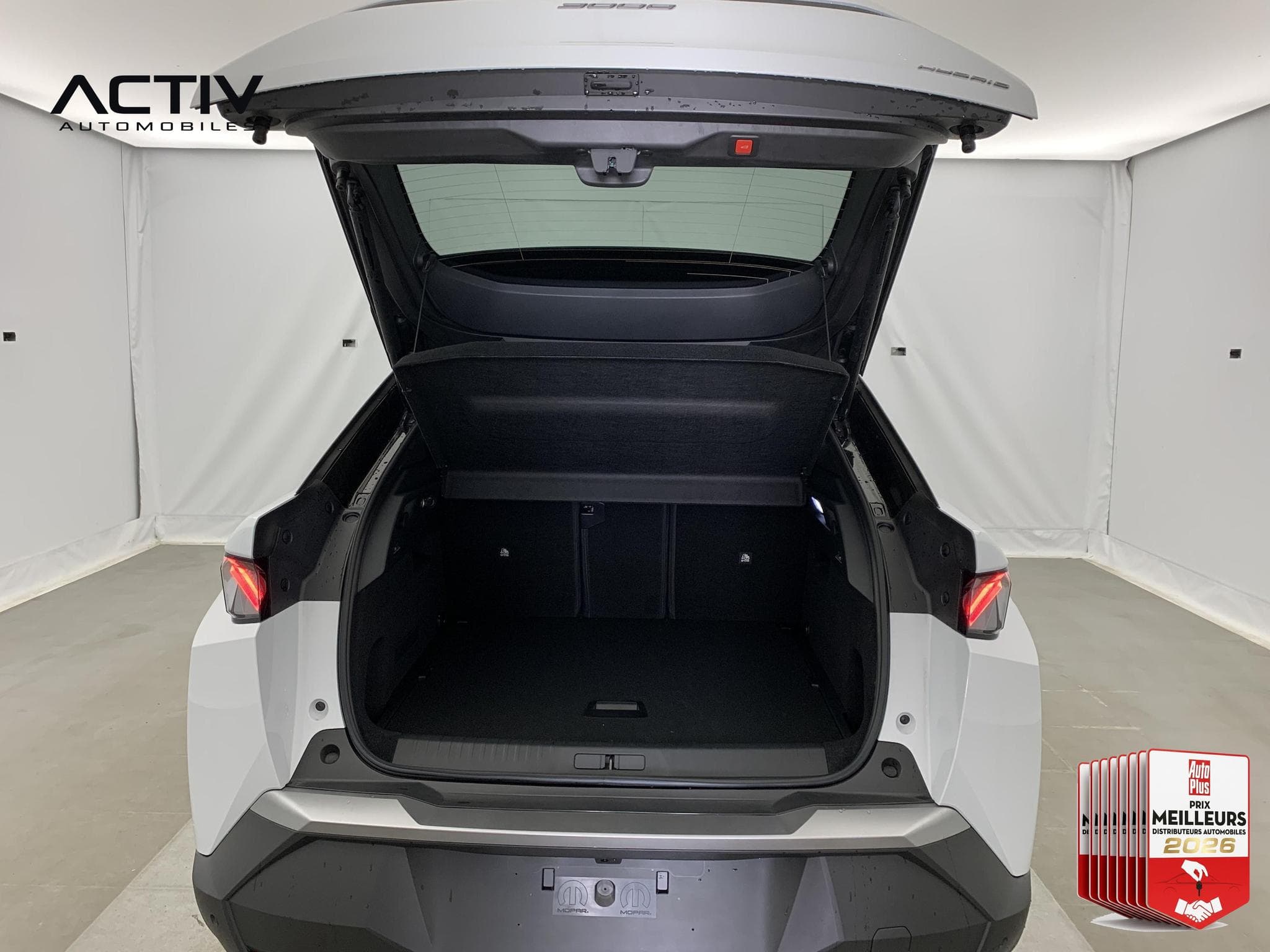 Peugeot 3008 Hybrid 145 e-DCS6 GT (2025) - Photo 11