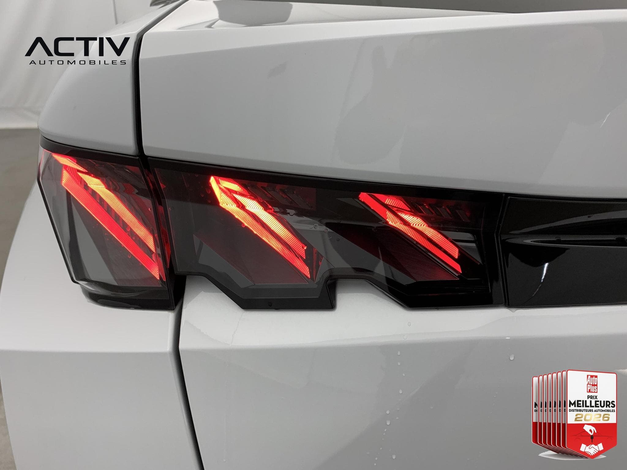 Peugeot 3008 Hybrid 145 e-DCS6 GT (2025) - Photo 12
