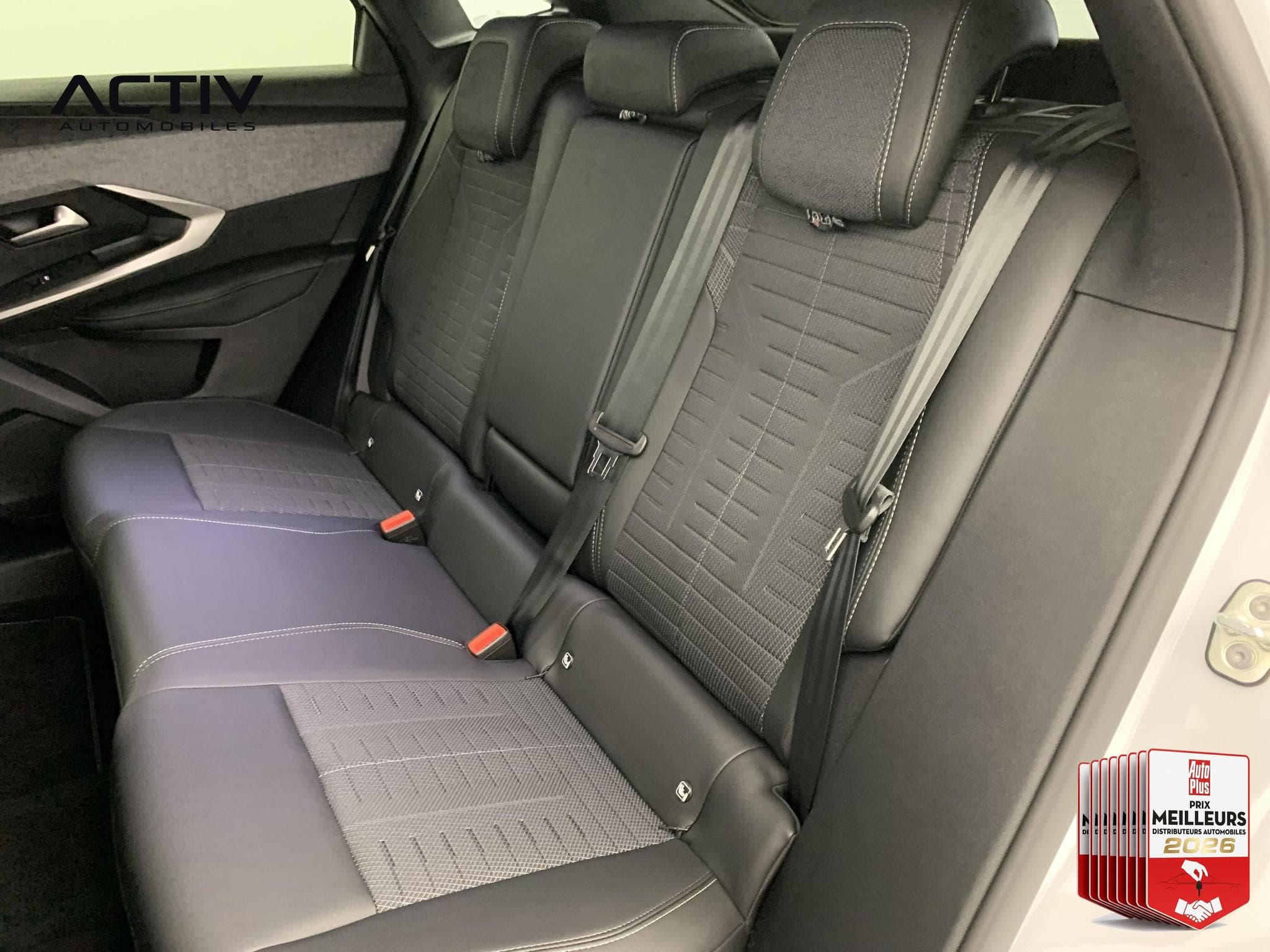 Peugeot 3008 Hybrid 145 e-DCS6 GT (2025) - Photo 19