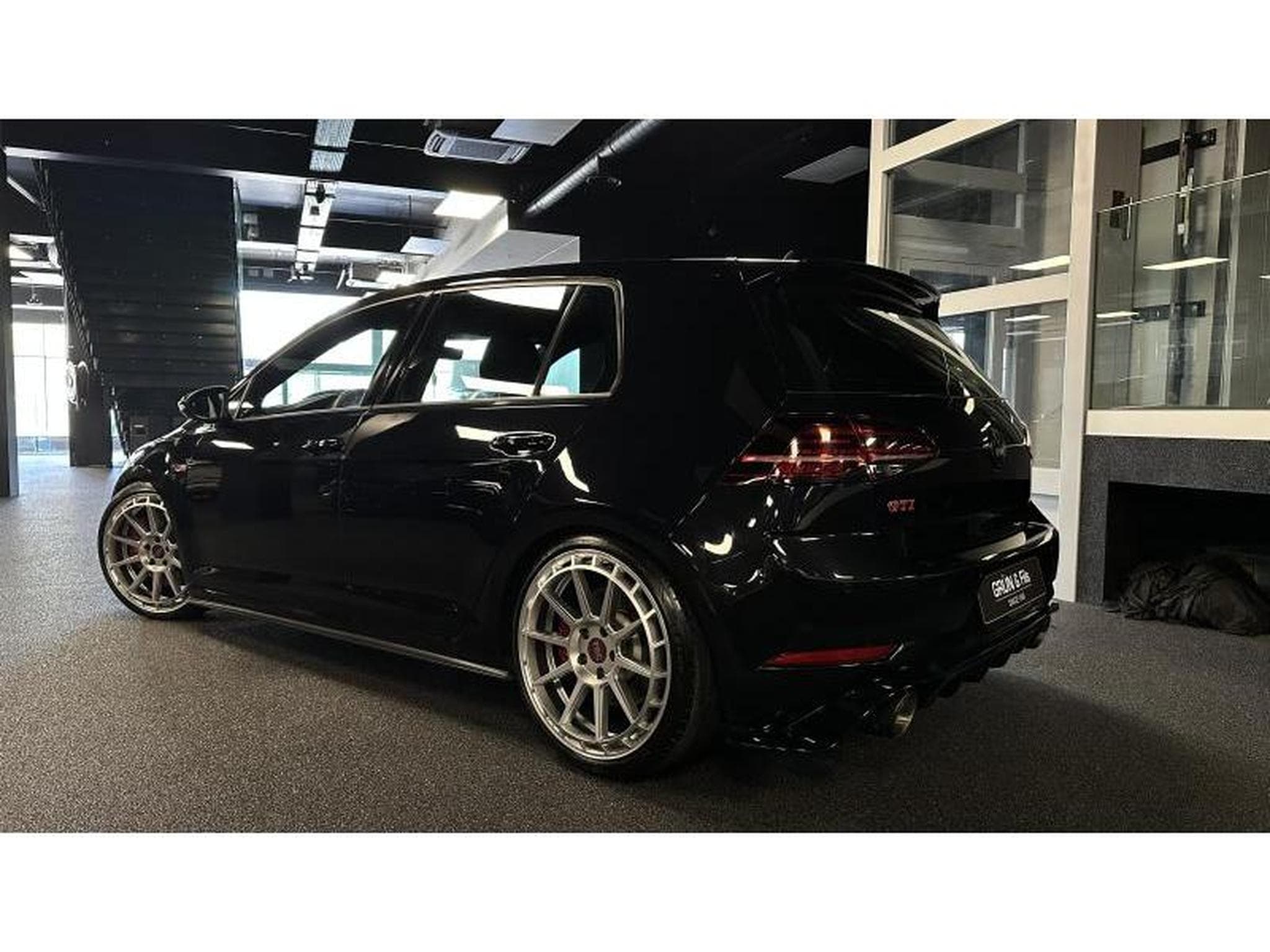 VW Golf VII GTI Performance (2019) - Photo 6