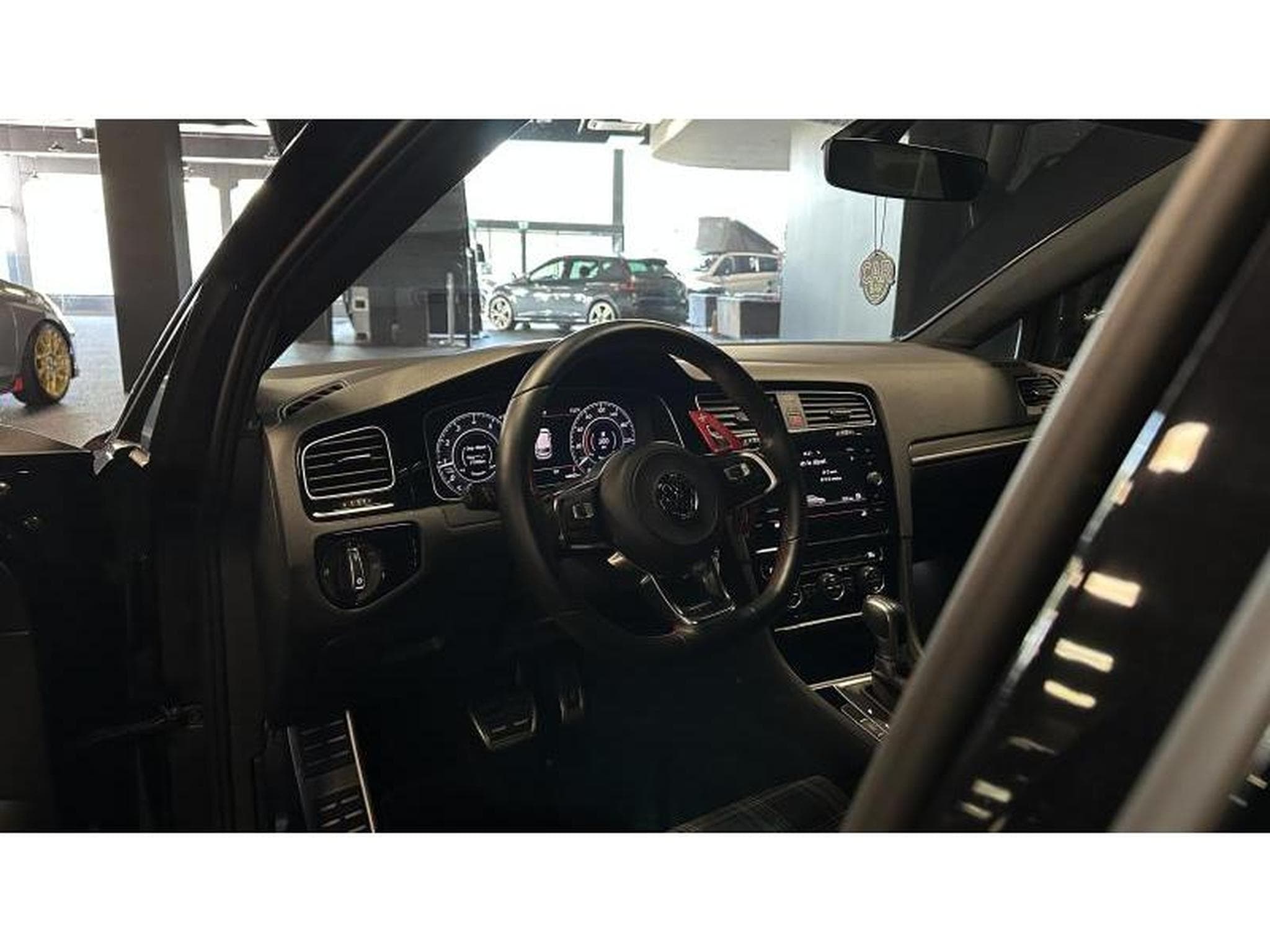 VW Golf VII GTI Performance (2019) - Photo 11