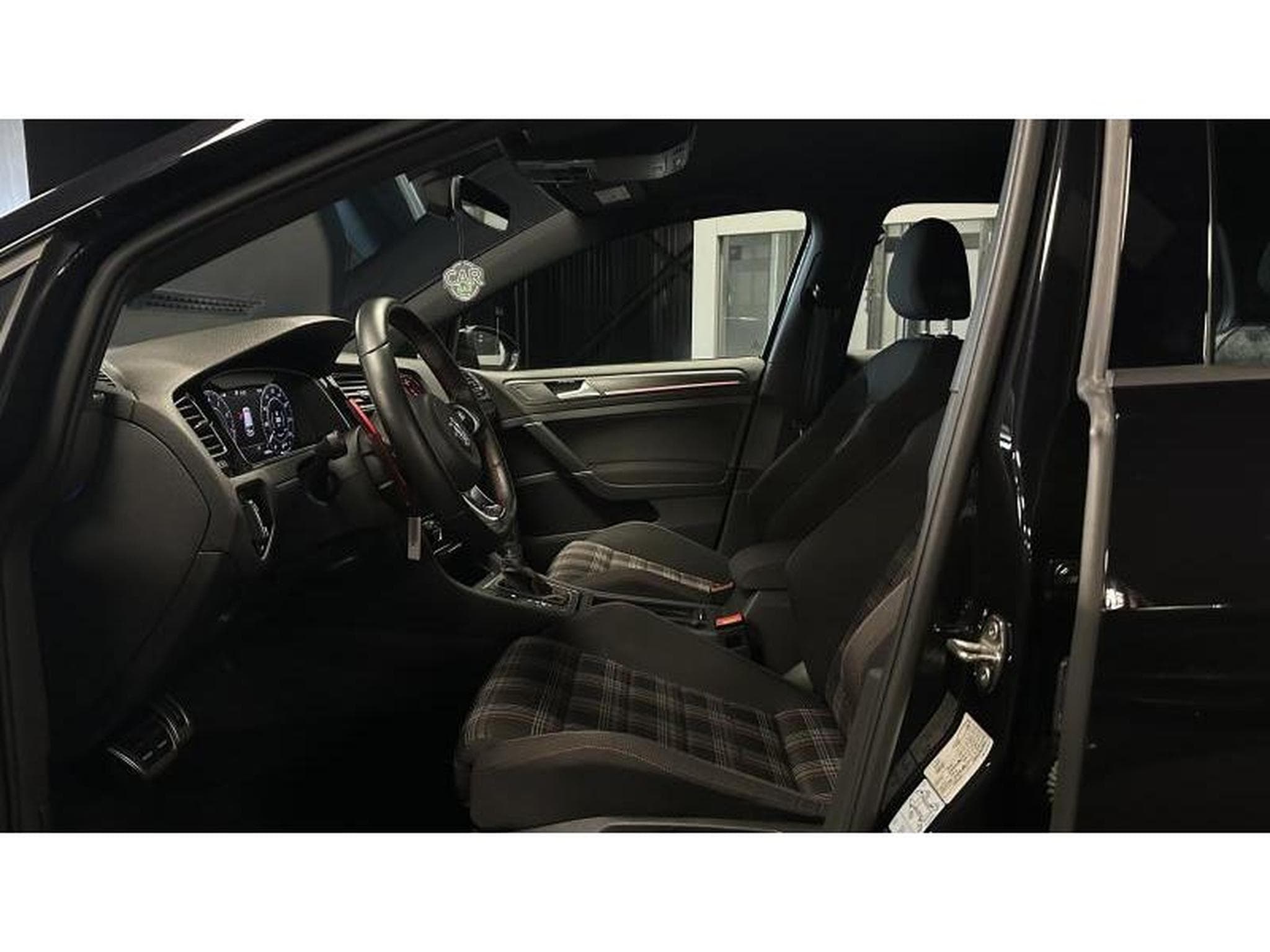 VW Golf VII GTI Performance (2019) - Photo 13