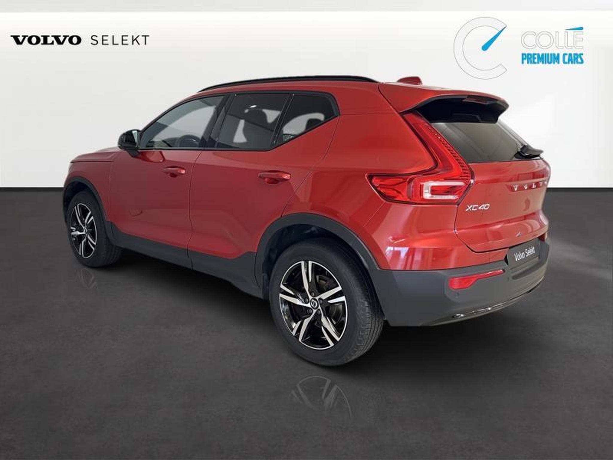 Volvo XC40 Plus Dark (2023) - Photo 2