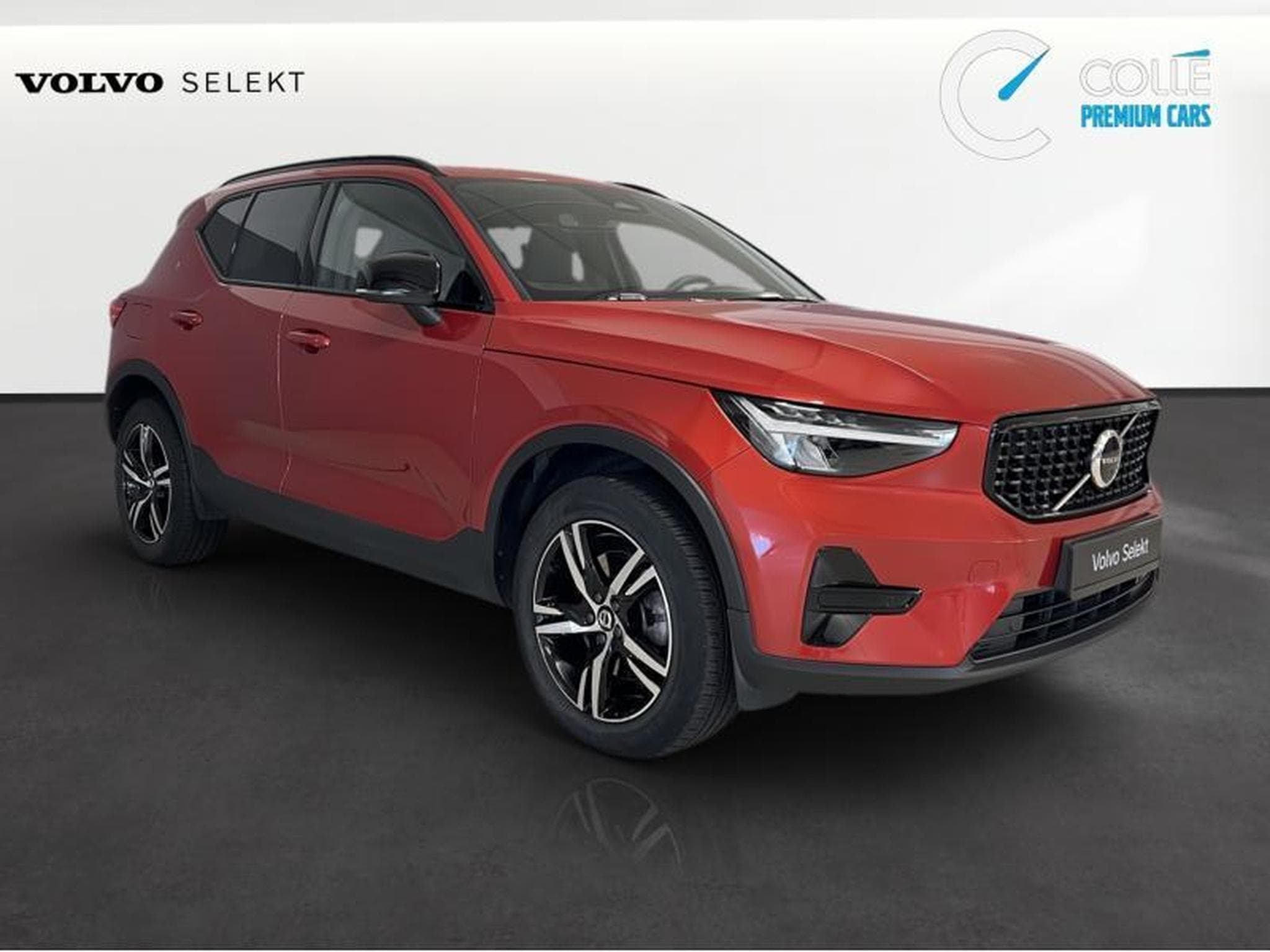 Volvo XC40 Plus Dark (2023) - Photo 1