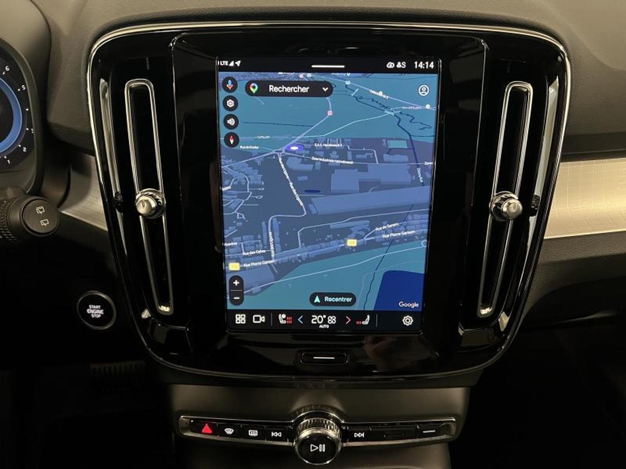 Volvo XC40 Plus Dark (2023) - Photo 9