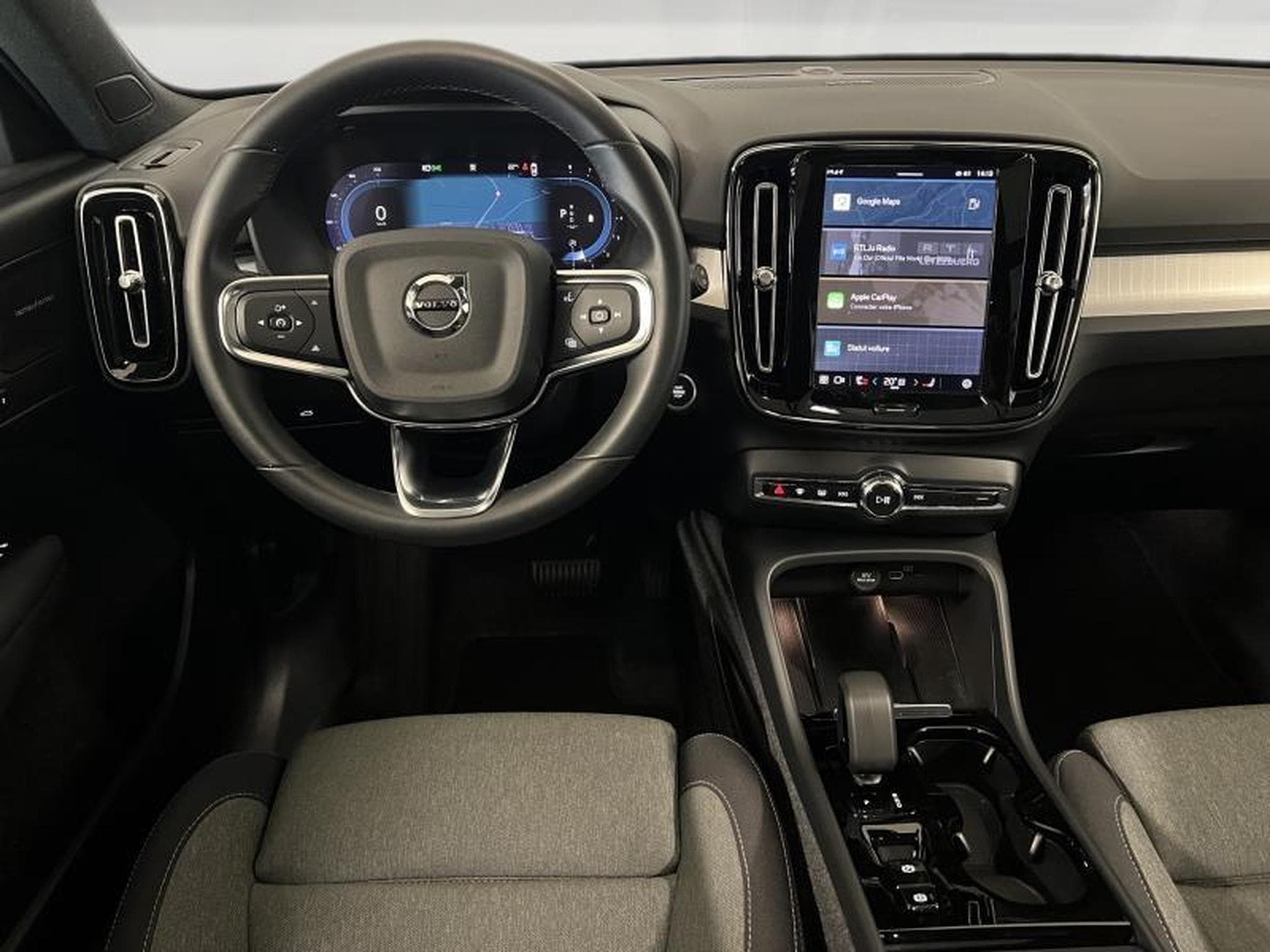 Volvo XC40 Plus Dark (2023) - Photo 7