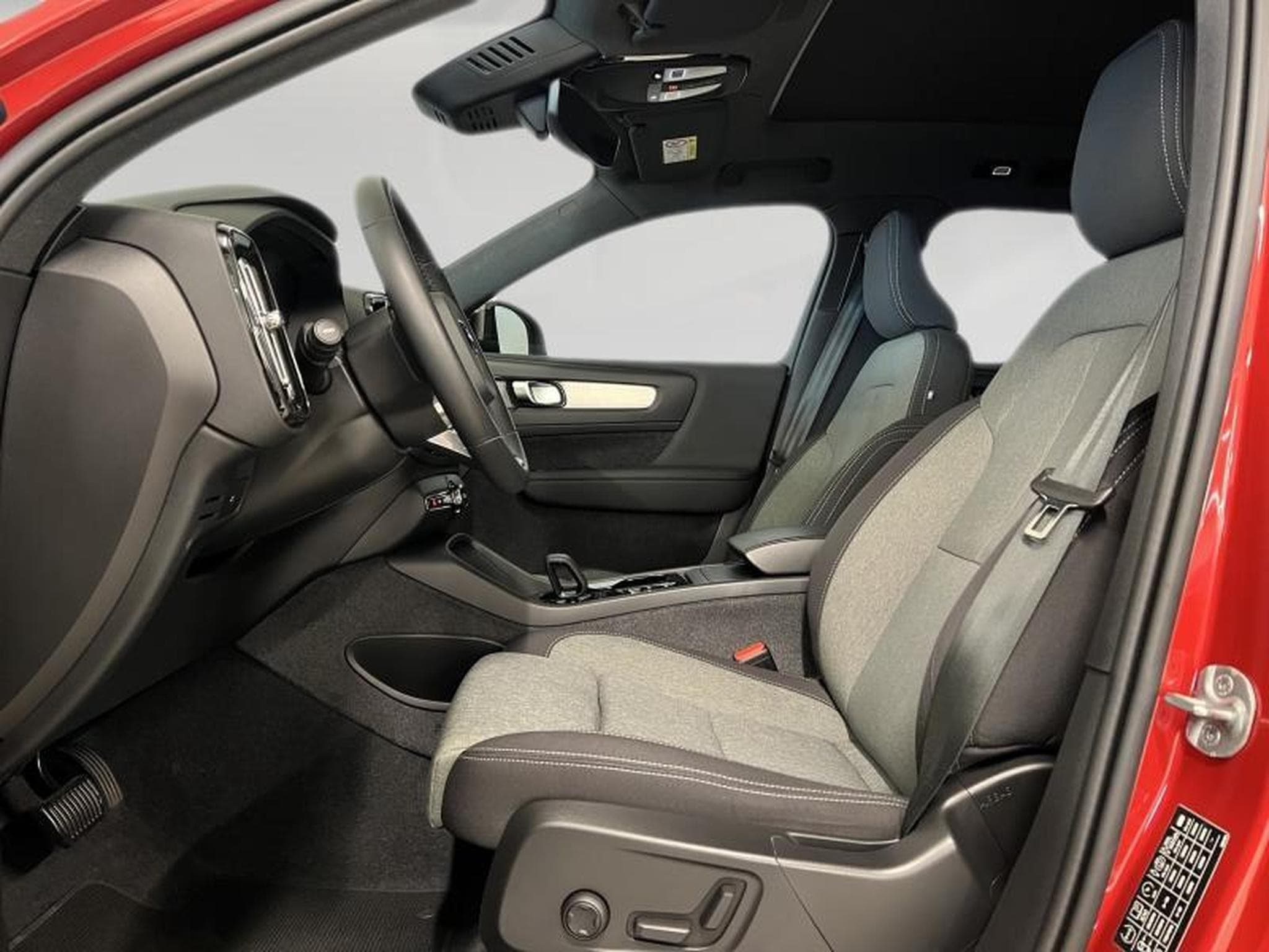 Volvo XC40 Plus Dark (2023) - Photo 10