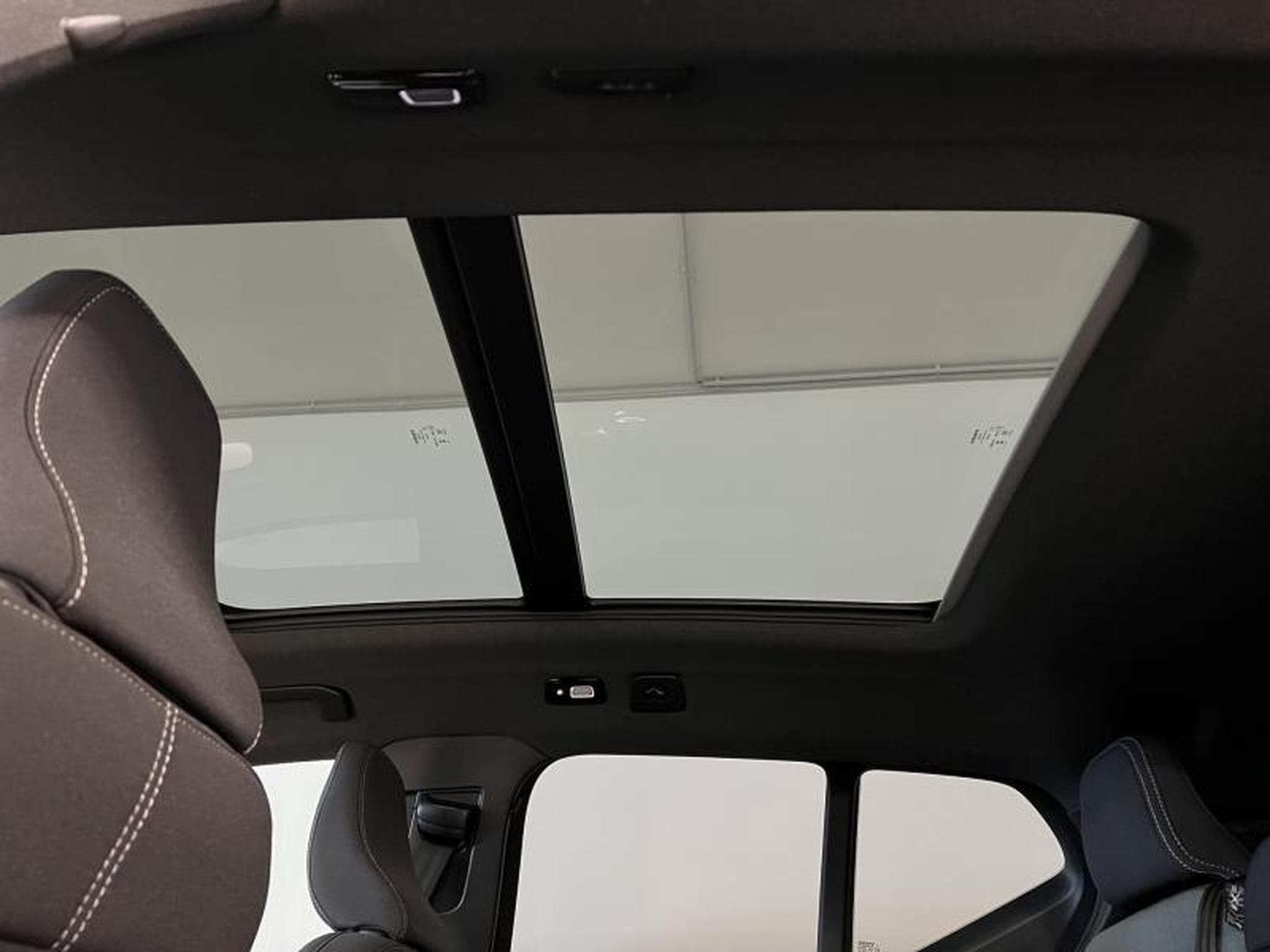 Volvo XC40 Plus Dark (2023) - Photo 13