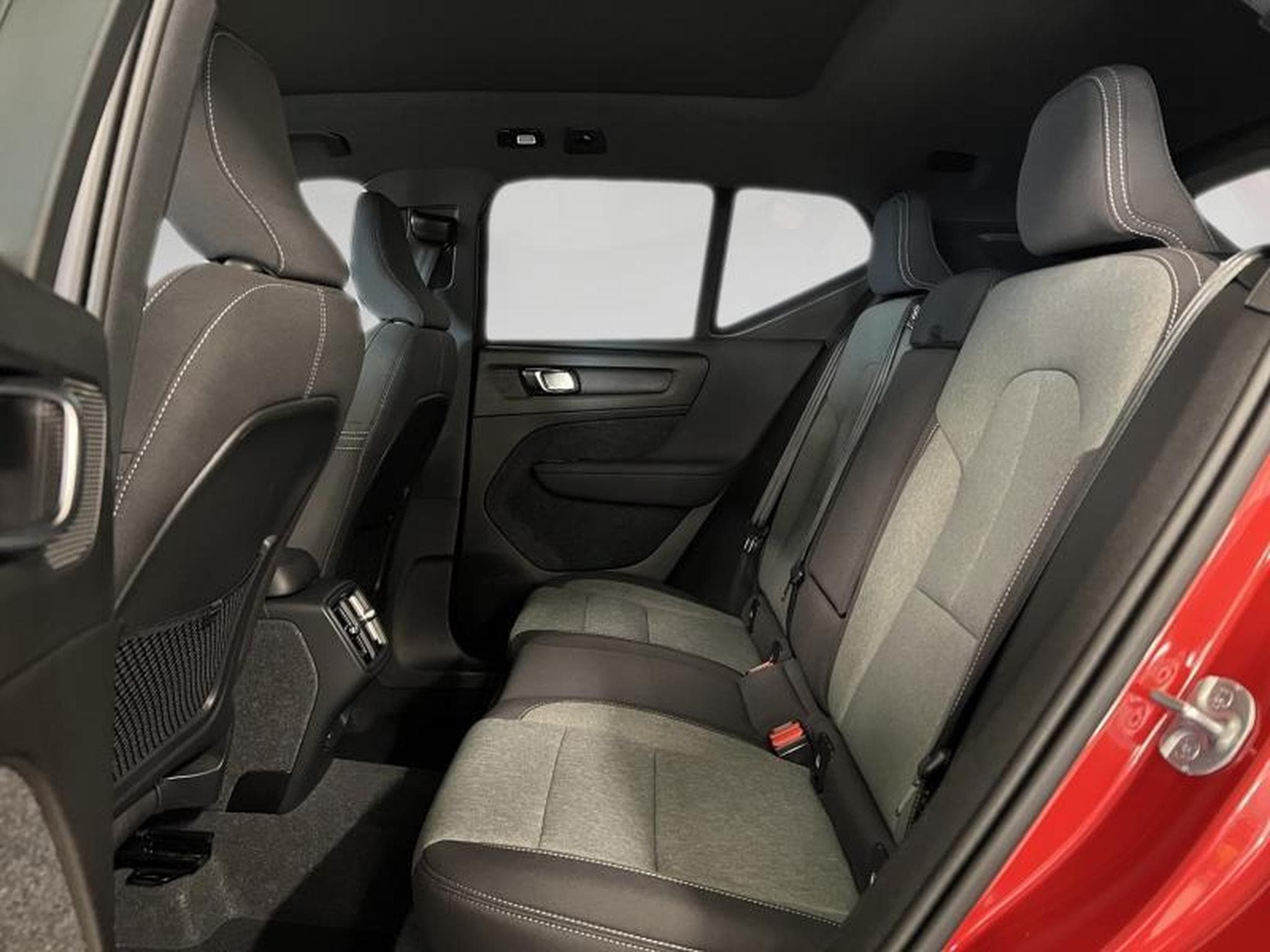 Volvo XC40 Plus Dark (2023) - Photo 17