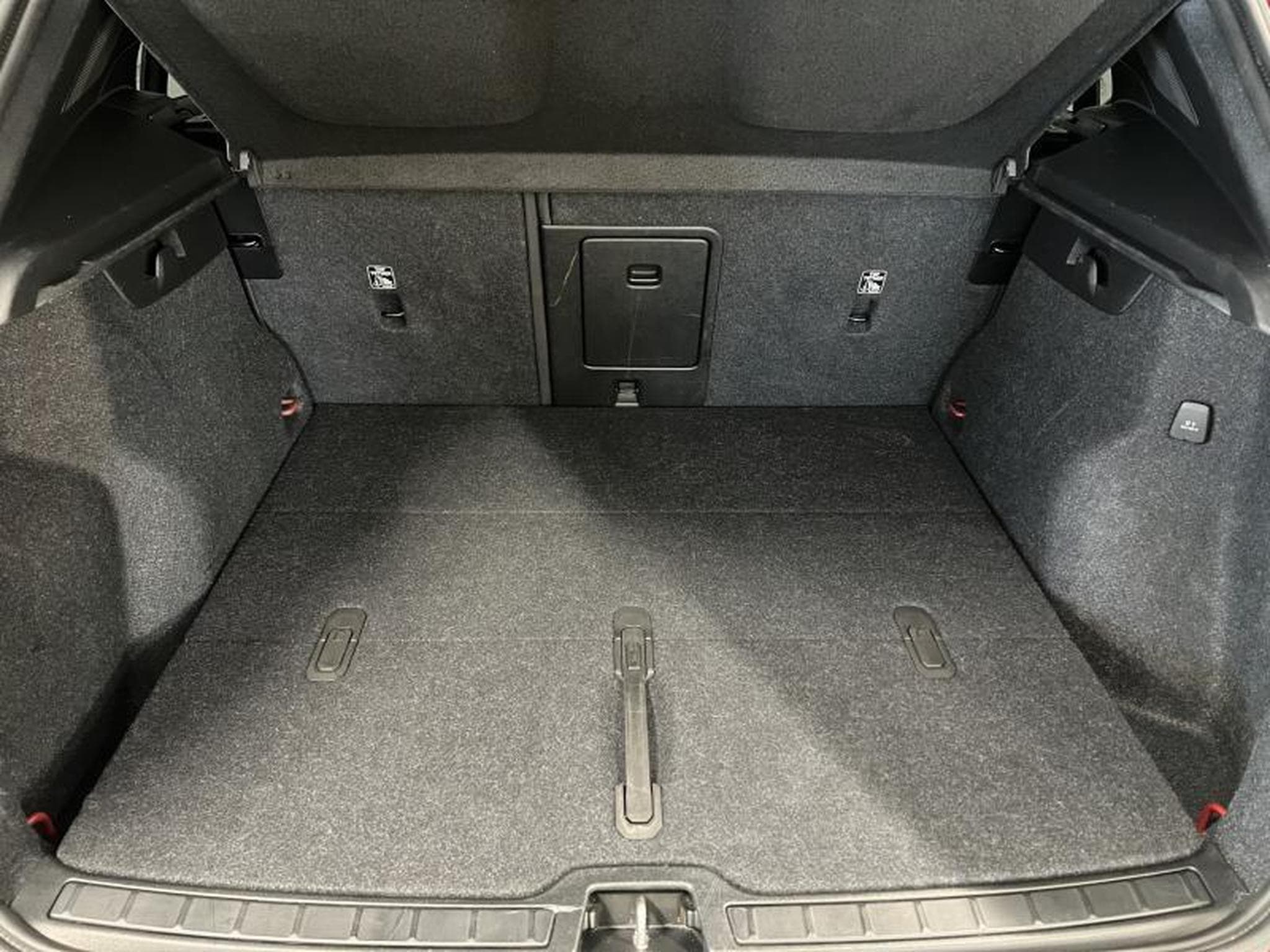Volvo XC40 Plus Dark (2023) - Photo 18