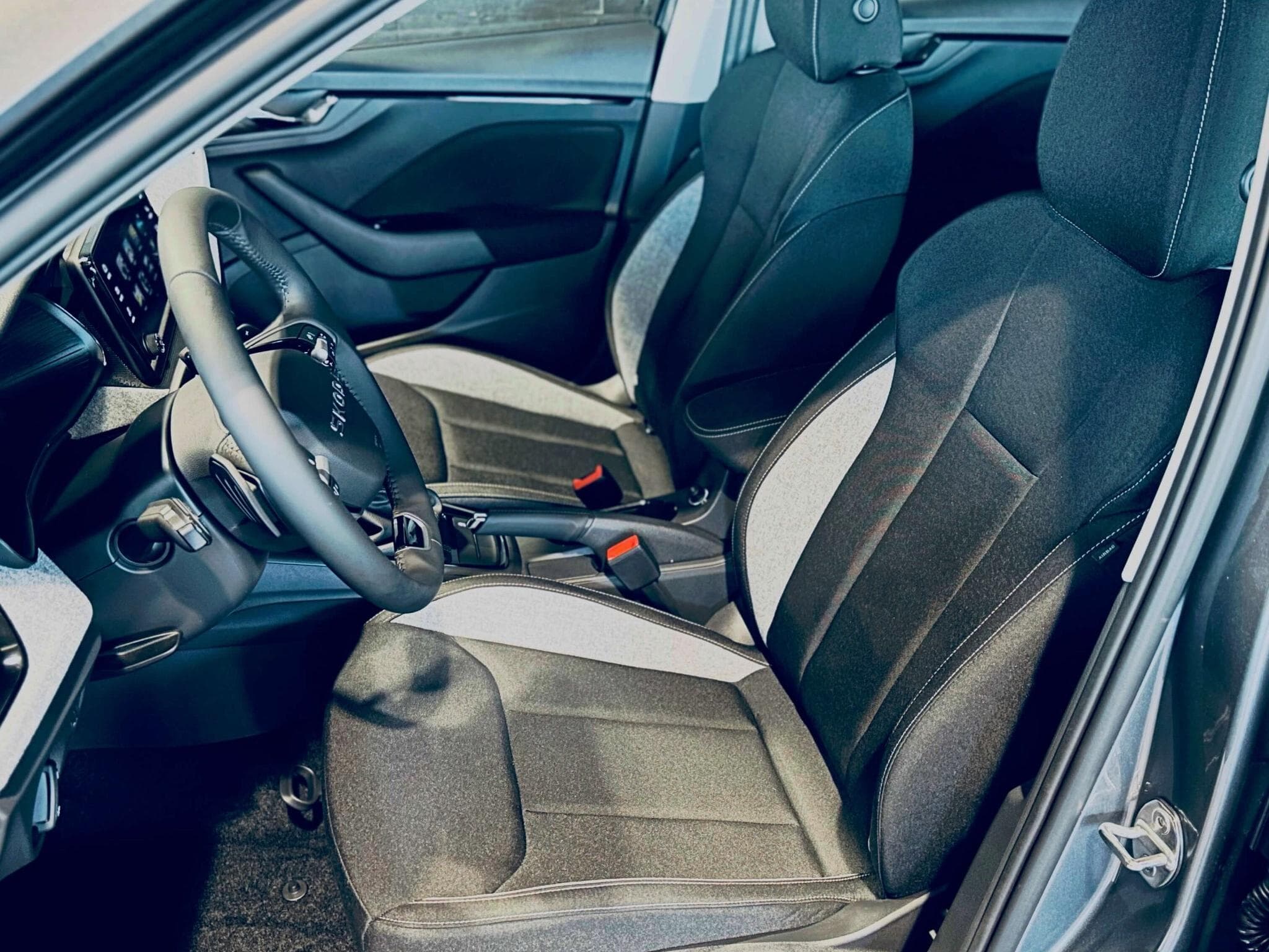 Skoda Kamiq KAMIQ SELECTION TSI DSG (2026) - Photo 6