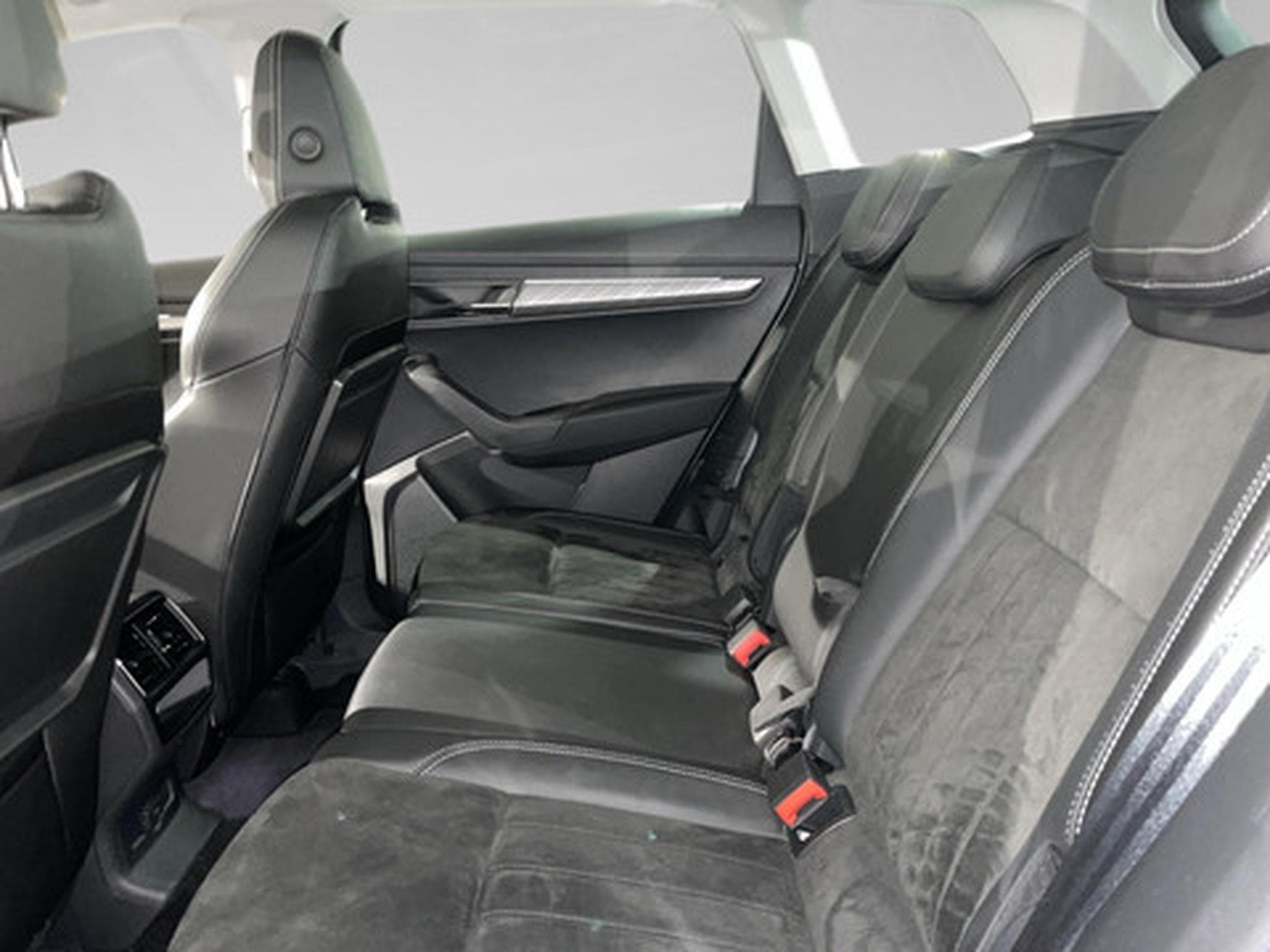 Skoda Karoq 1.5 TSI 110kW DSG7 (2022) - Photo 11