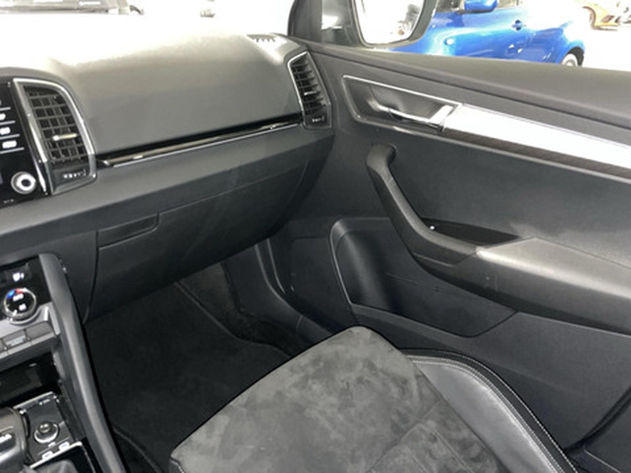 Skoda Karoq 1.5 TSI 110kW DSG7 (2022) - Photo 9