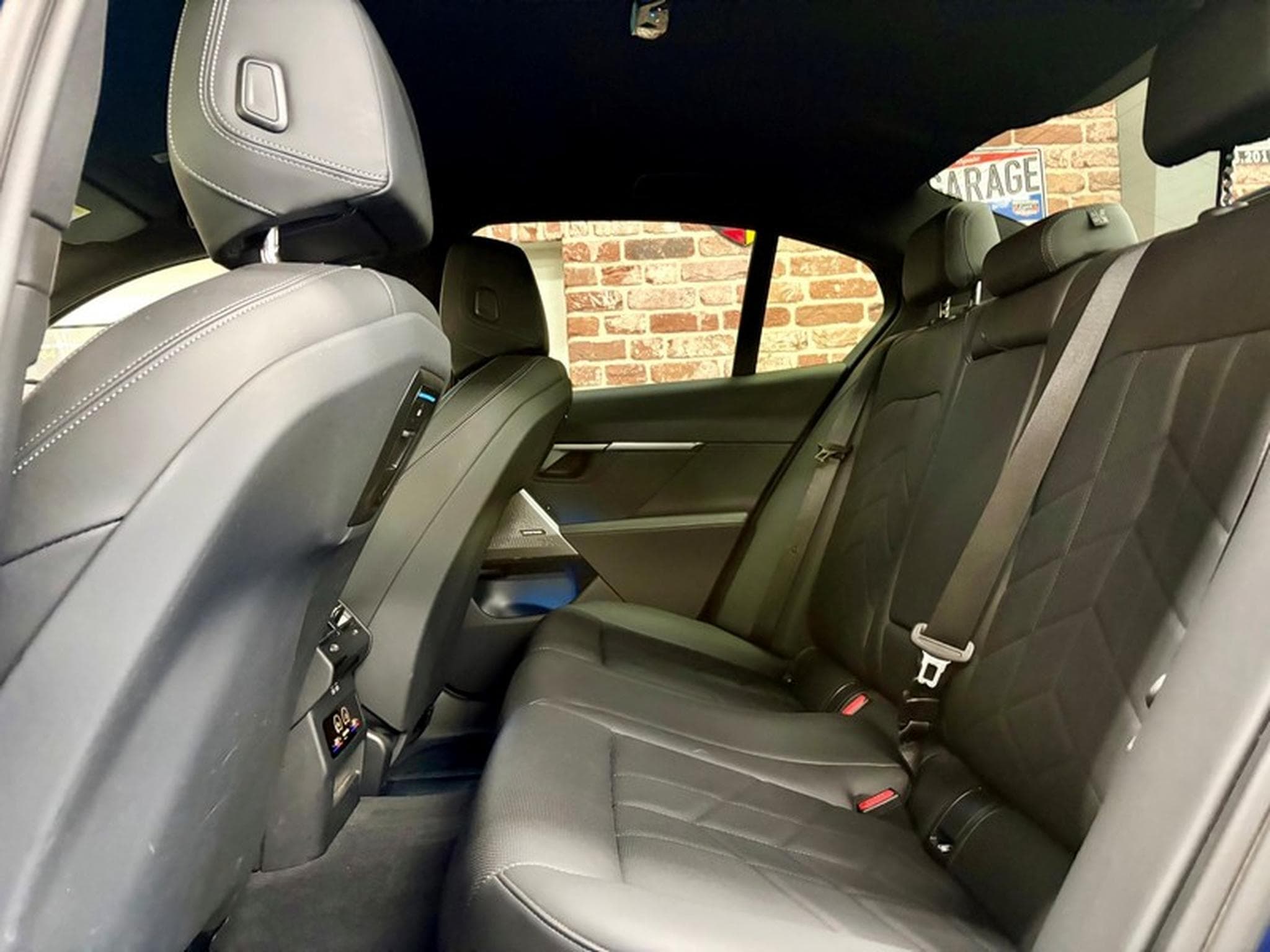 BMW i5 i5 M60 601cv Auto xDrive 4x4/Cuir/Navi/Cam360 (2024) - Photo 6