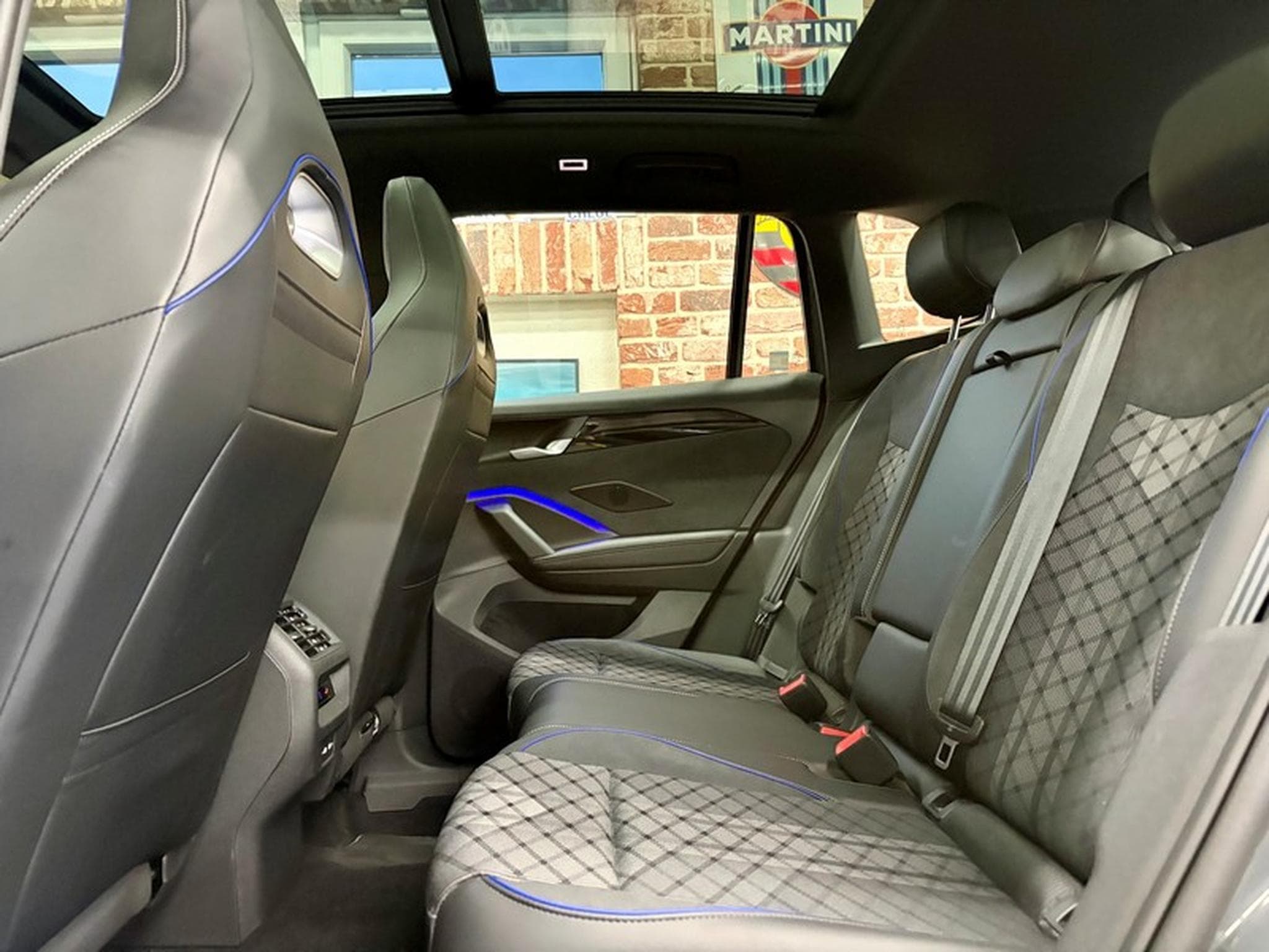 VW Tiguan Tiguan 2.0 TDi 150cv Auto R-LINE ToitO+P/SiègCh/Navi (2026) - Photo 6