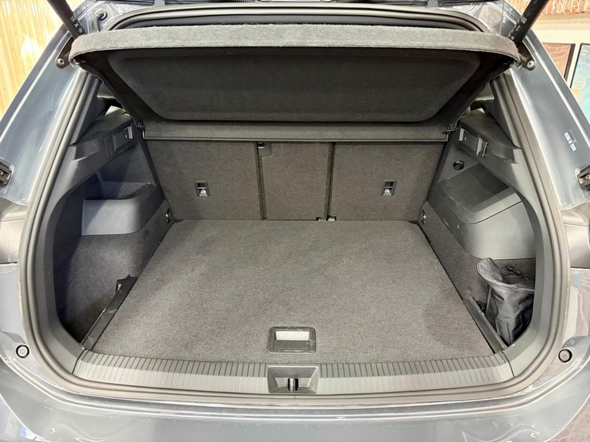VW Tiguan Tiguan 2.0 TDi 150cv Auto R-LINE ToitO+P/SiègCh/Navi (2026) - Photo 7