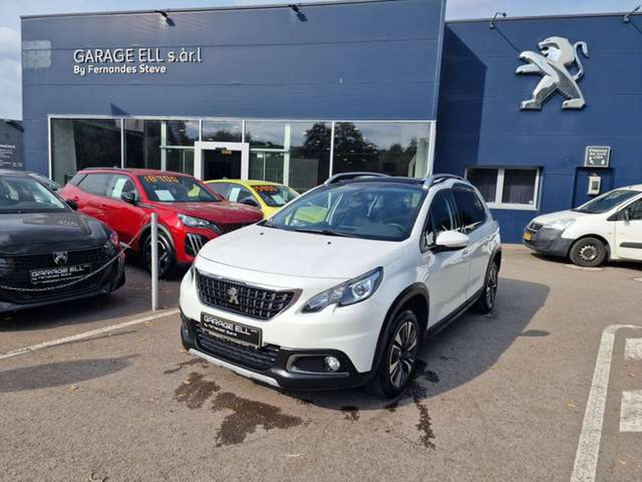 Peugeot 2008 Allure e-HDi FAP 115 STOP (2017) - Photo 2
