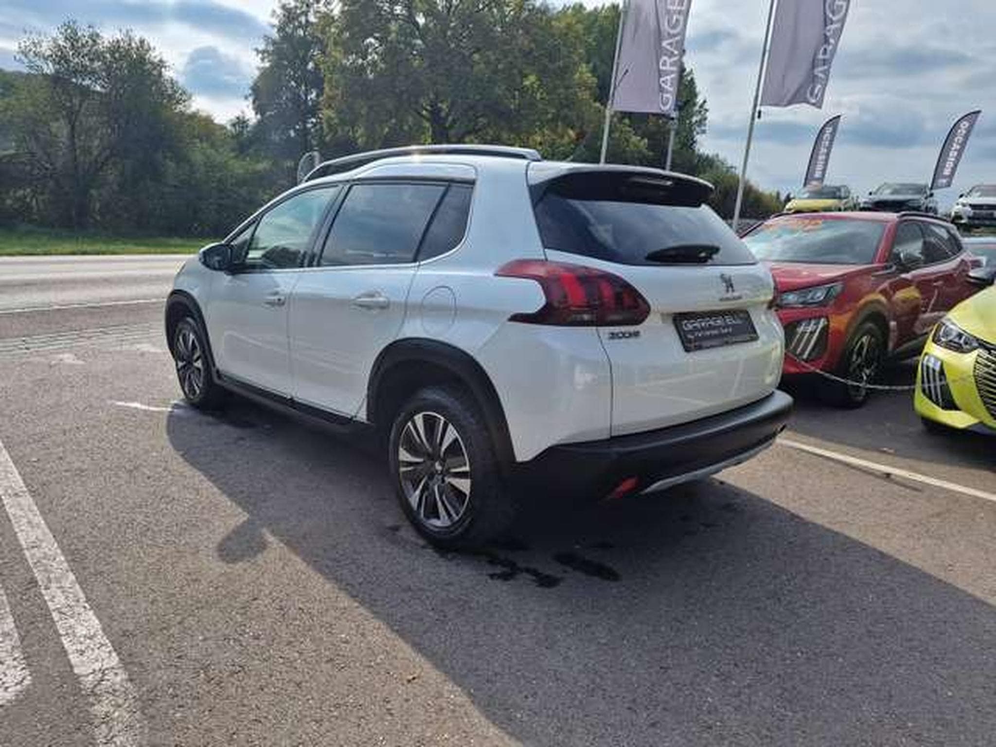 Peugeot 2008 Allure e-HDi FAP 115 STOP (2017) - Photo 4
