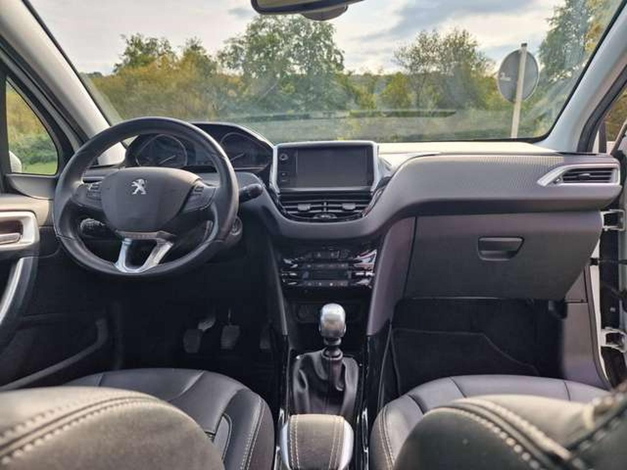 Peugeot 2008 Allure e-HDi FAP 115 STOP (2017) - Photo 5