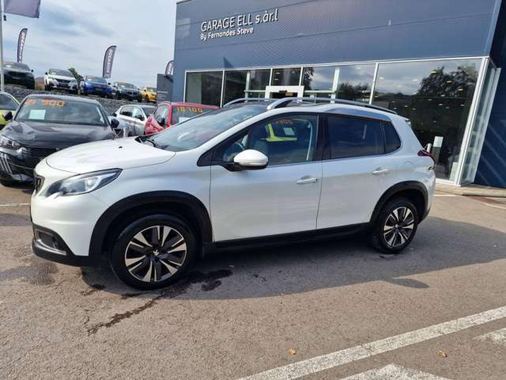 Peugeot 2008 Allure e-HDi FAP 115 STOP (2017) - Photo 3