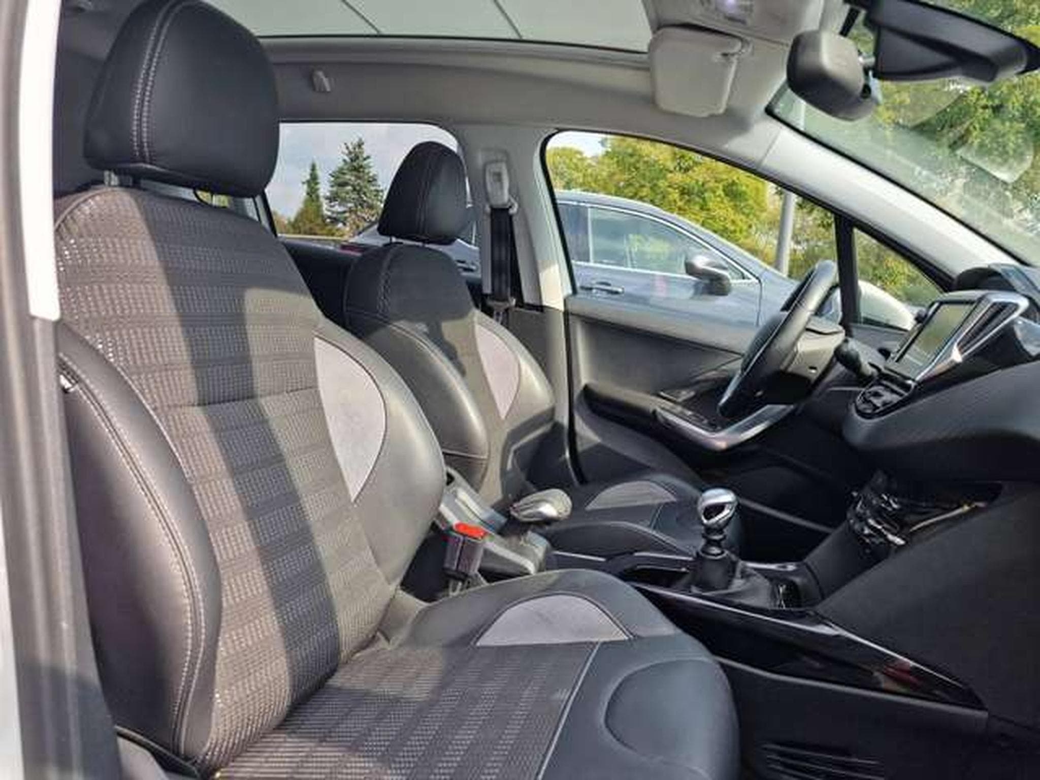 Peugeot 2008 Allure e-HDi FAP 115 STOP (2017) - Photo 7