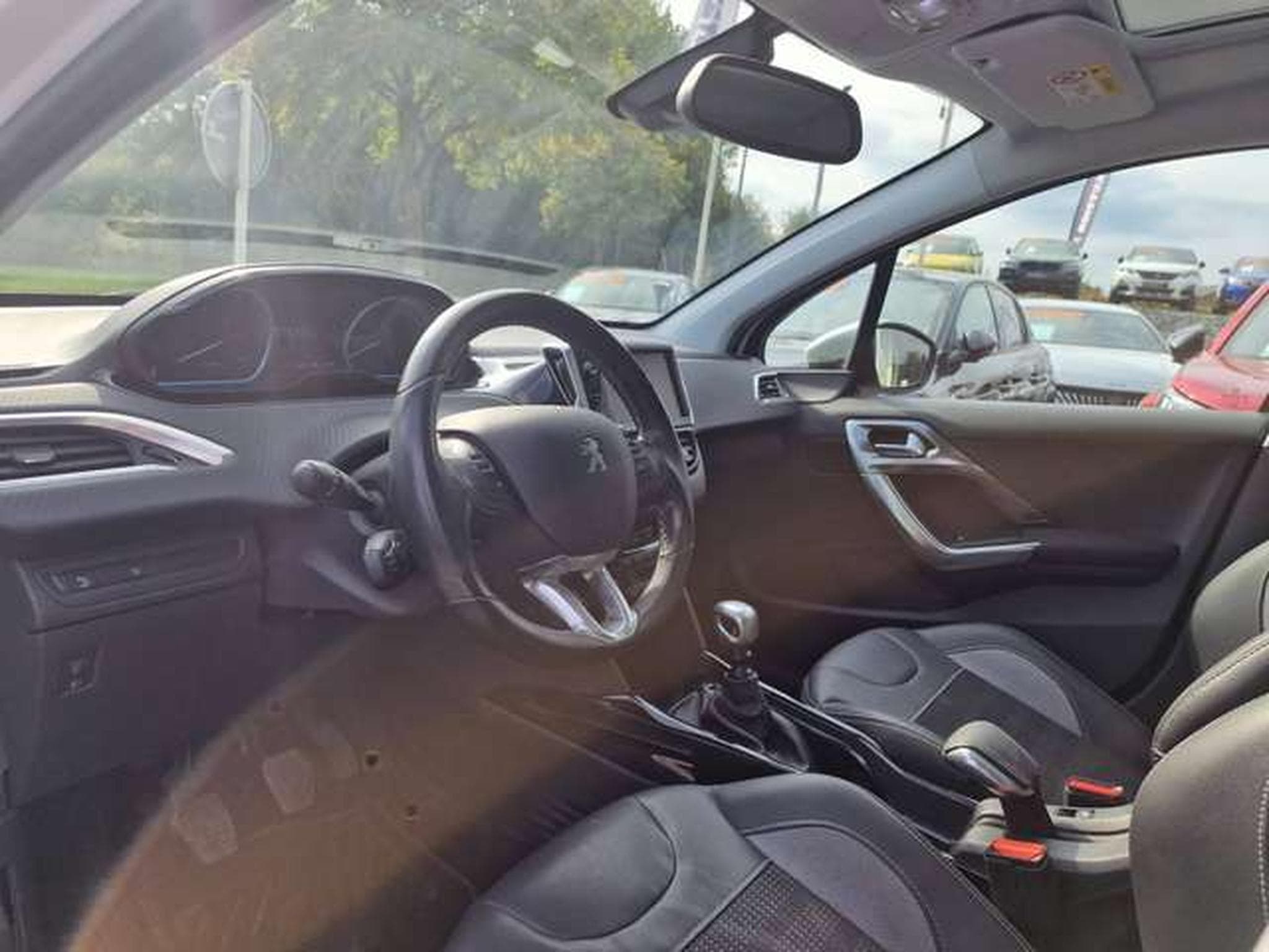 Peugeot 2008 Allure e-HDi FAP 115 STOP (2017) - Photo 9