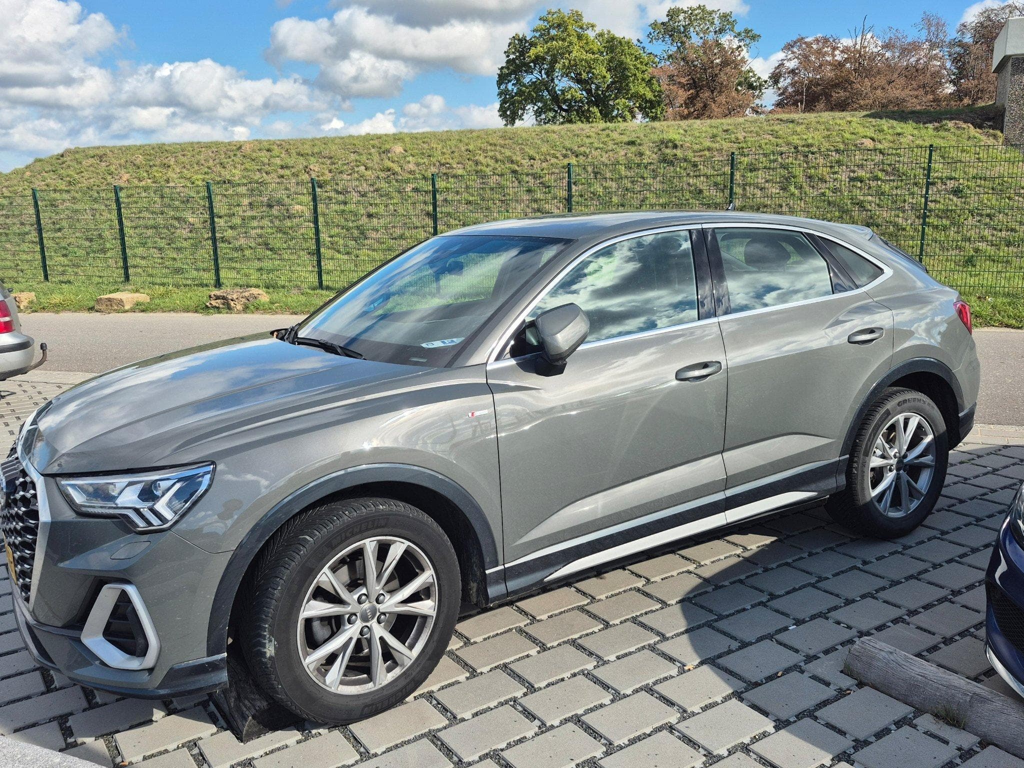 Audi Q3 sportback (2020) - Photo 1
