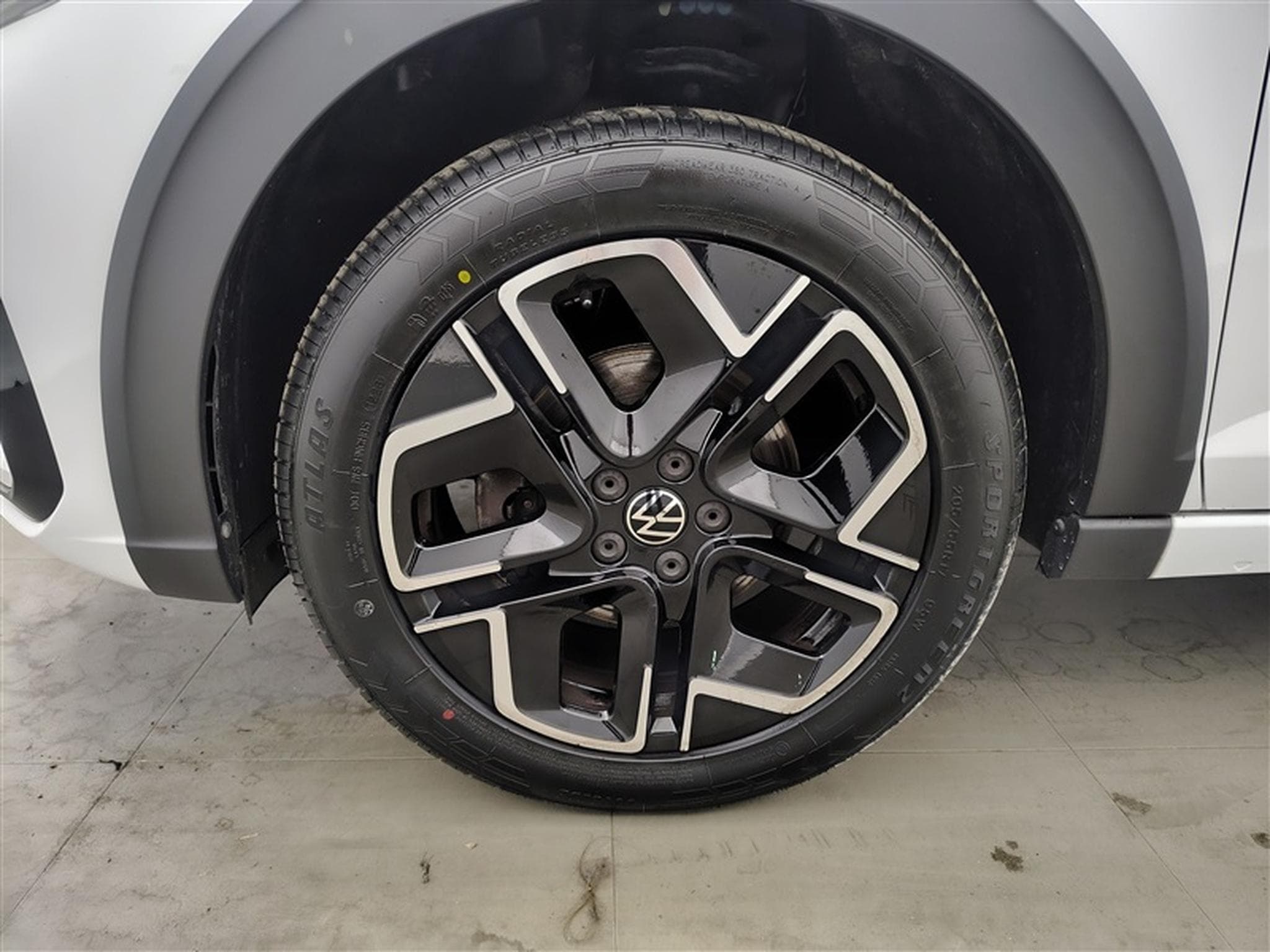 VW Taigo 1.0 TSI R-Line NAVI / FULL LED / CAMERA / JA 17" (2023) - Foto 6
