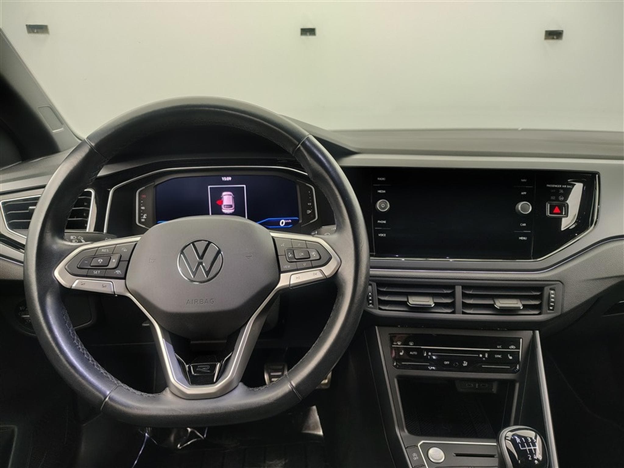 VW Taigo 1.0 TSI R-Line NAVI / FULL LED / CAMERA / JA 17" (2023) - Foto 9