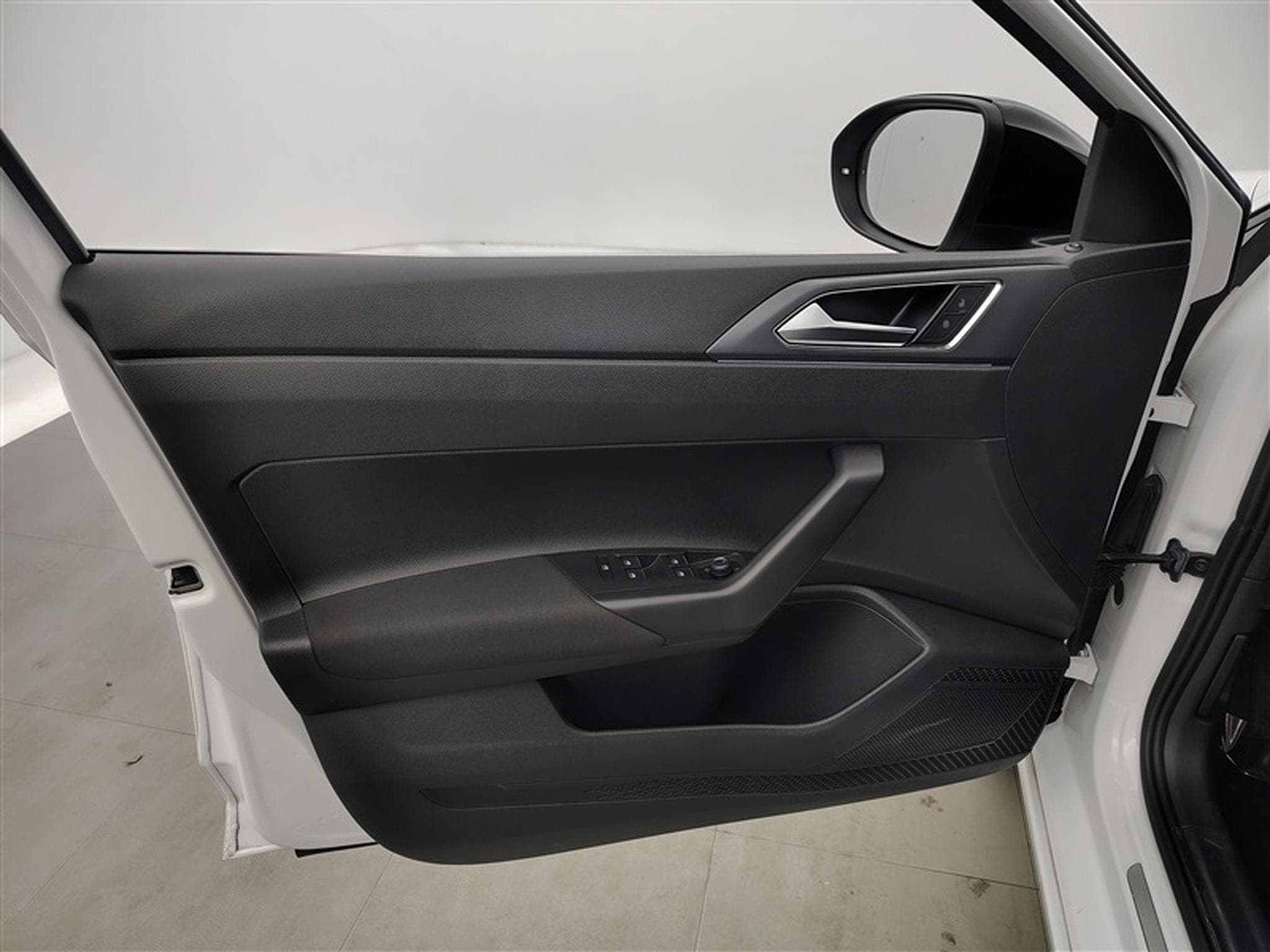 VW Taigo 1.0 TSI R-Line NAVI / FULL LED / CAMERA / JA 17" (2023) - Foto 16