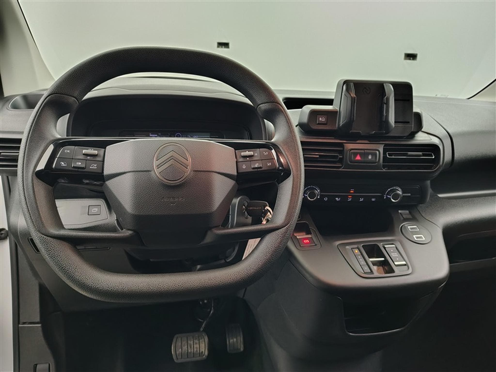 Citroen Berlingo 1.5 BlueHDi 130Cv EAT8 M CLIM / BLUETOOTH / PDC (2025) - Foto 9
