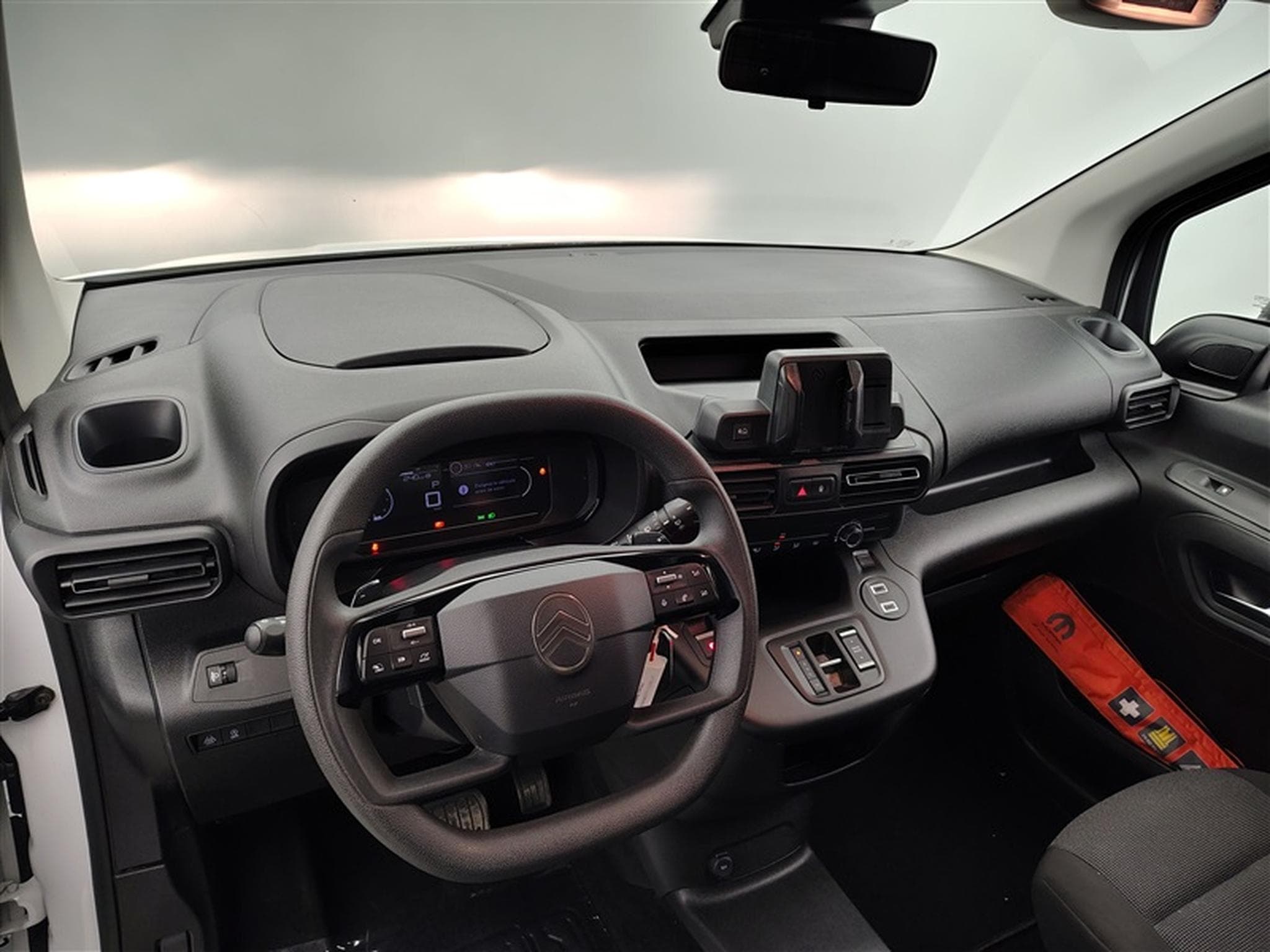 Citroen Berlingo 1.5 BlueHDi 130Cv EAT8 M CLIM / BLUETOOTH / PDC (2025) - Foto 8